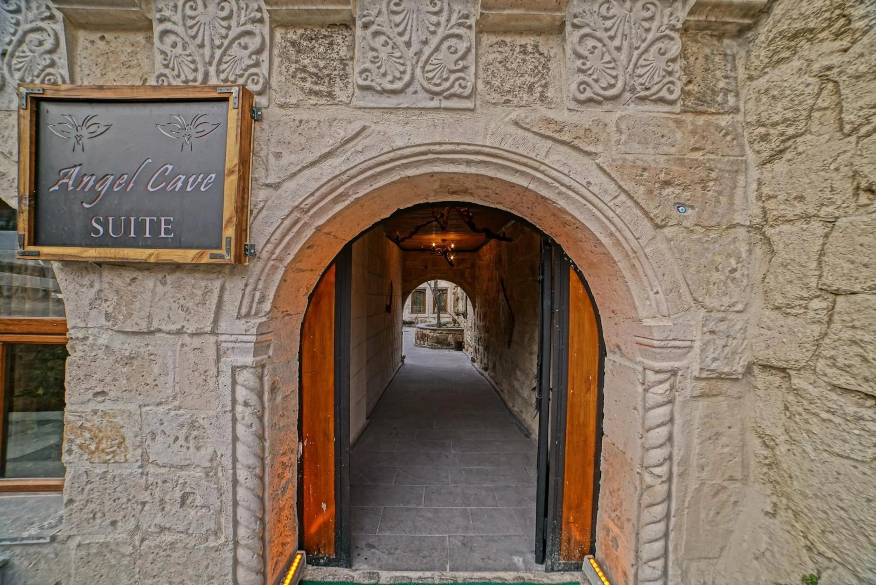 Facade/entrance in Angel Cave Suite