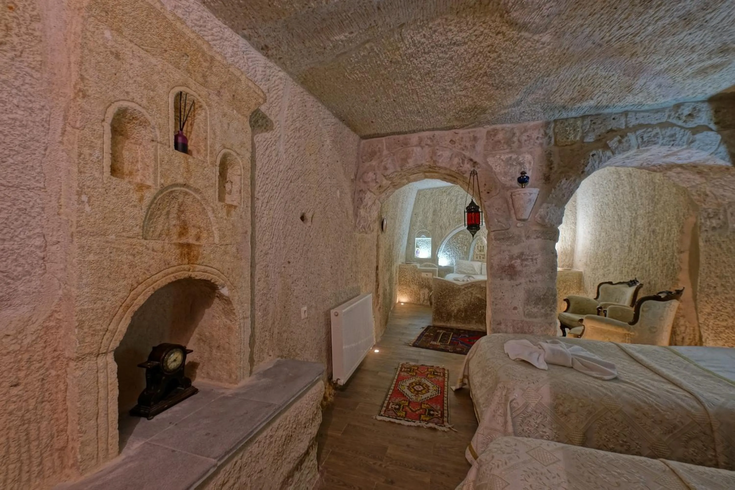 Photo of the whole room in Angel Cave Suite