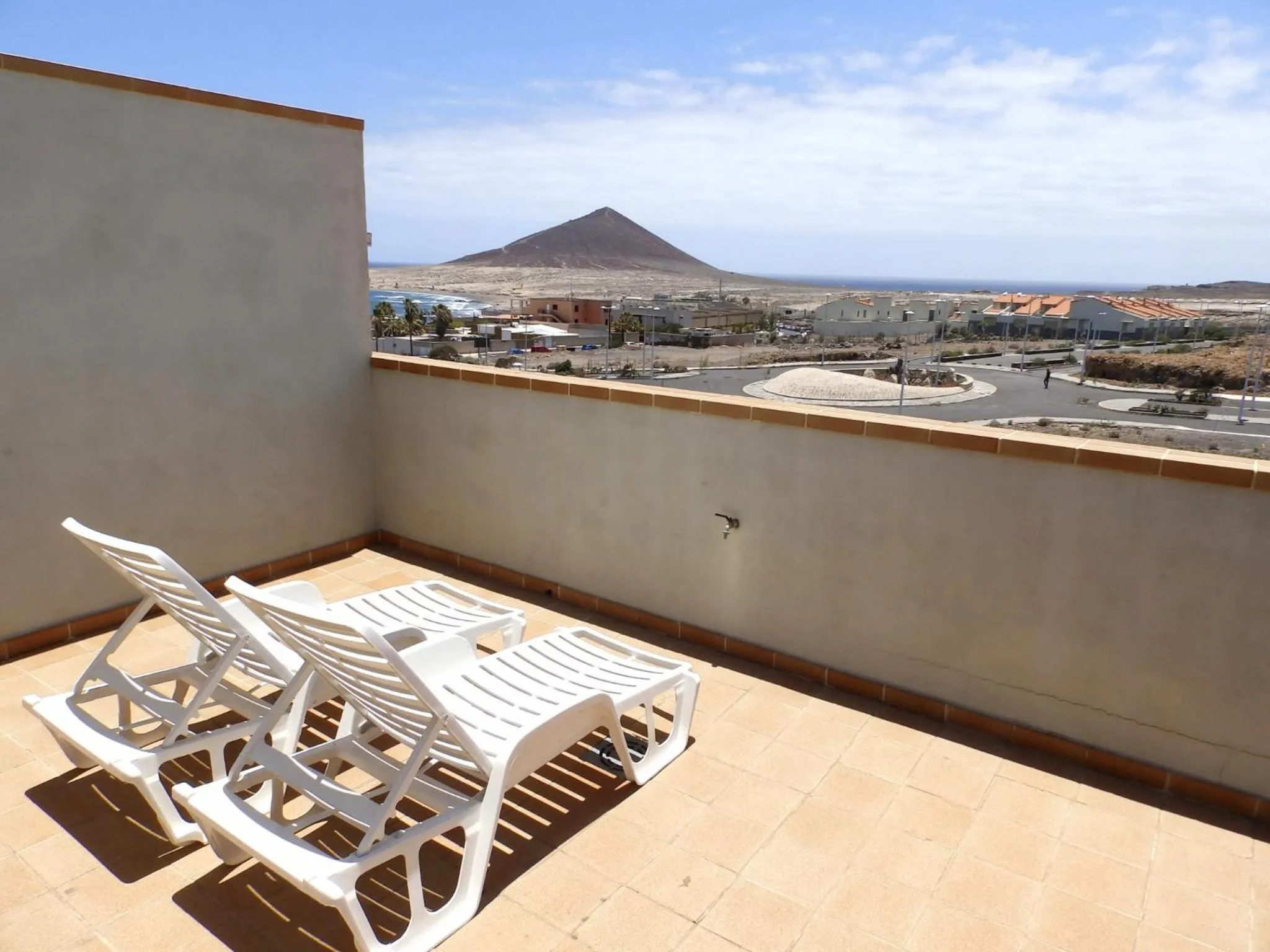 Property building in Apartamentos Medano - Oeste