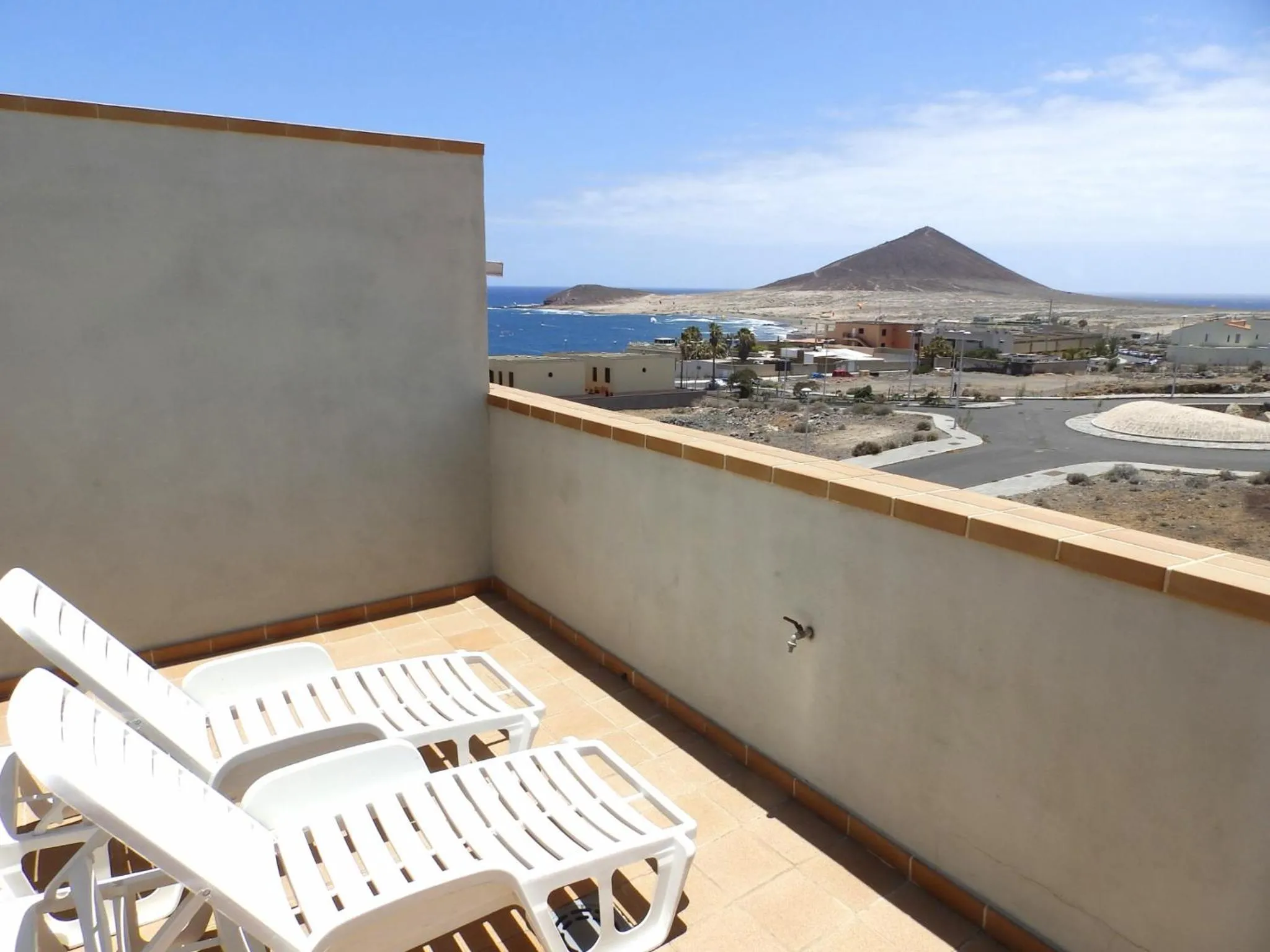 Property building in Apartamentos Medano - Oeste