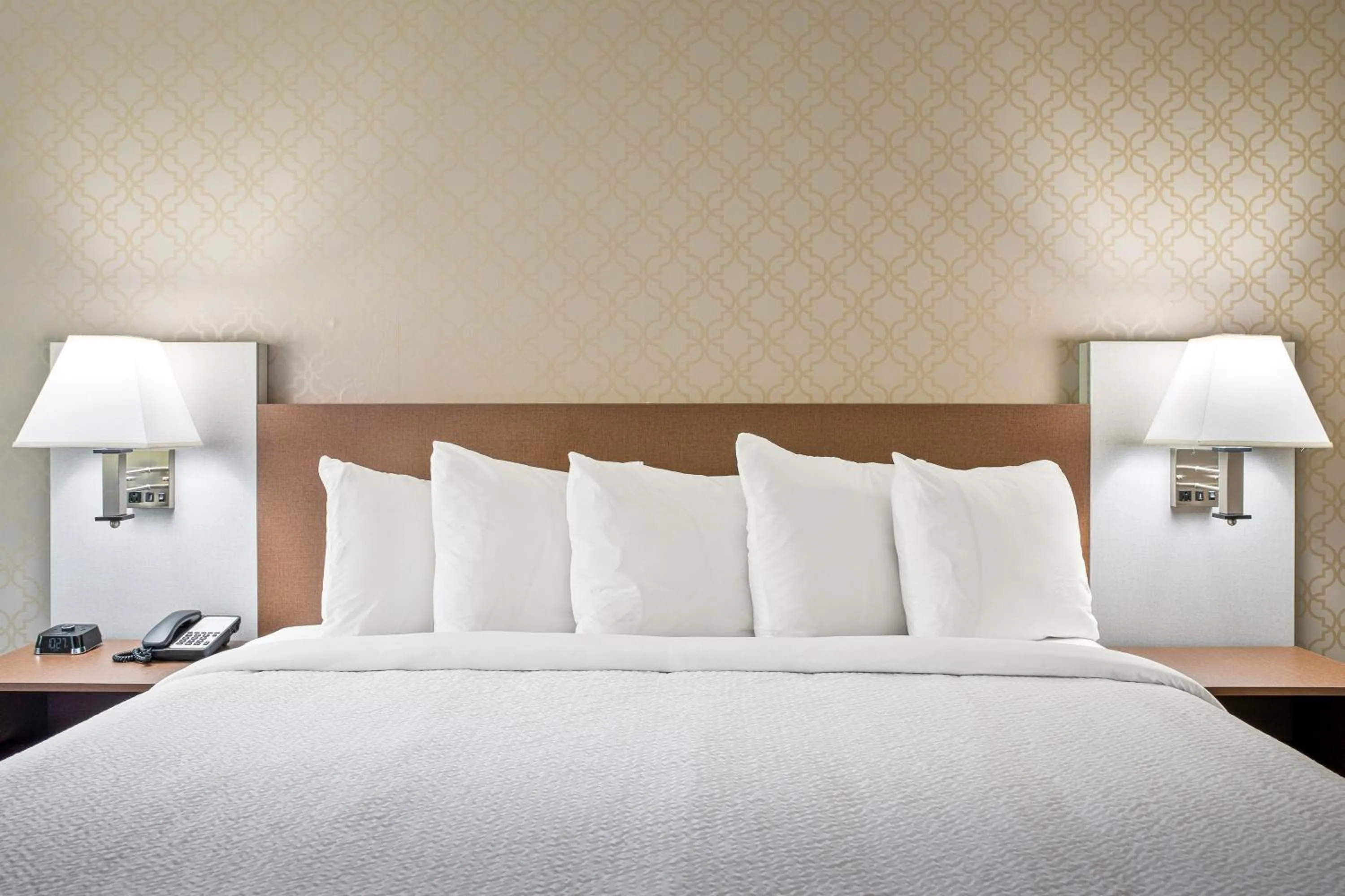 Bed in The English Inn of Charlottesville