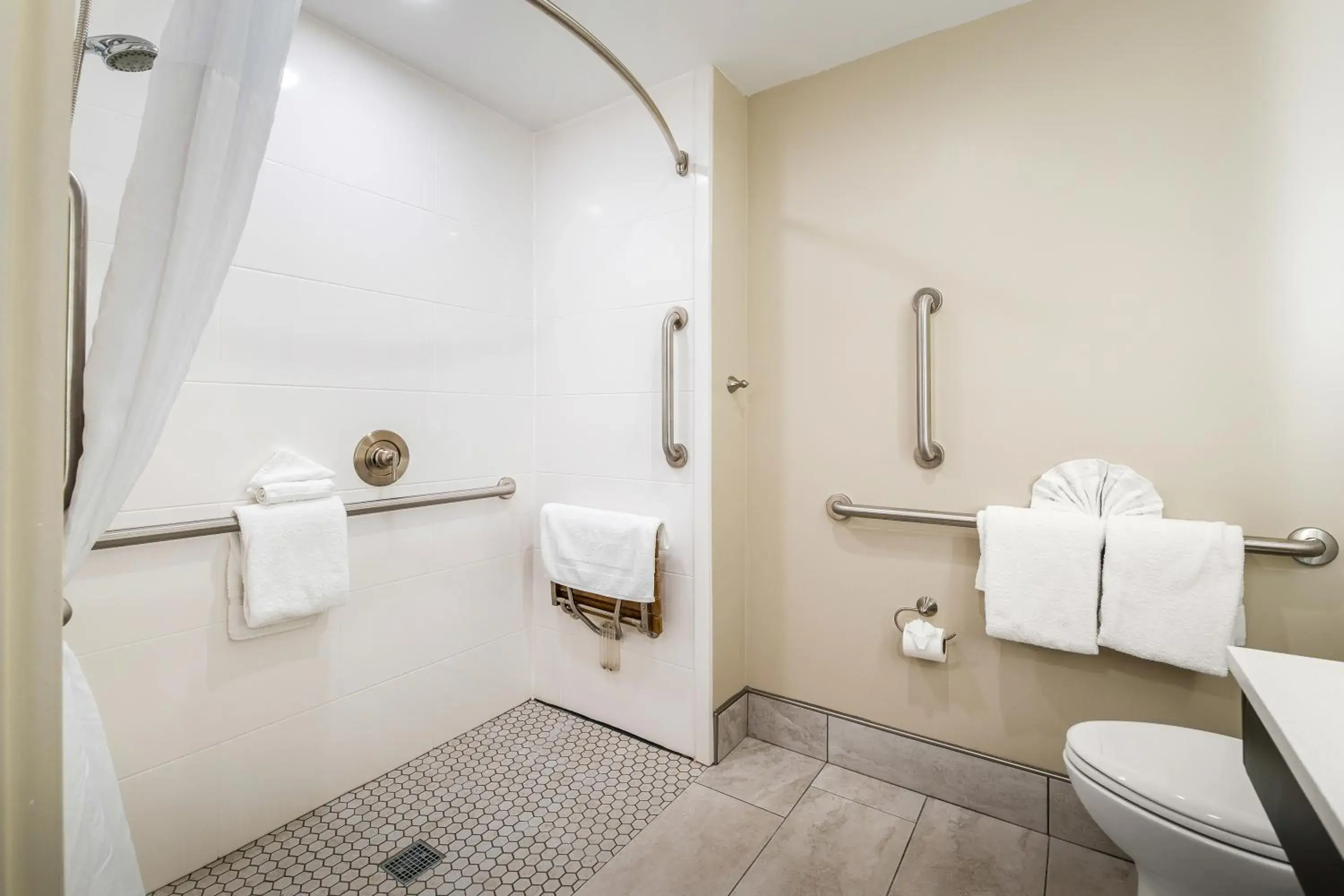 The English Inn of Charlottesville The English Inn of Charlottesville