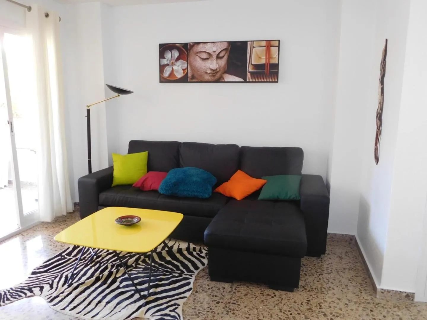 Bed in Precious Apartment in Alicante, Playa San Juan