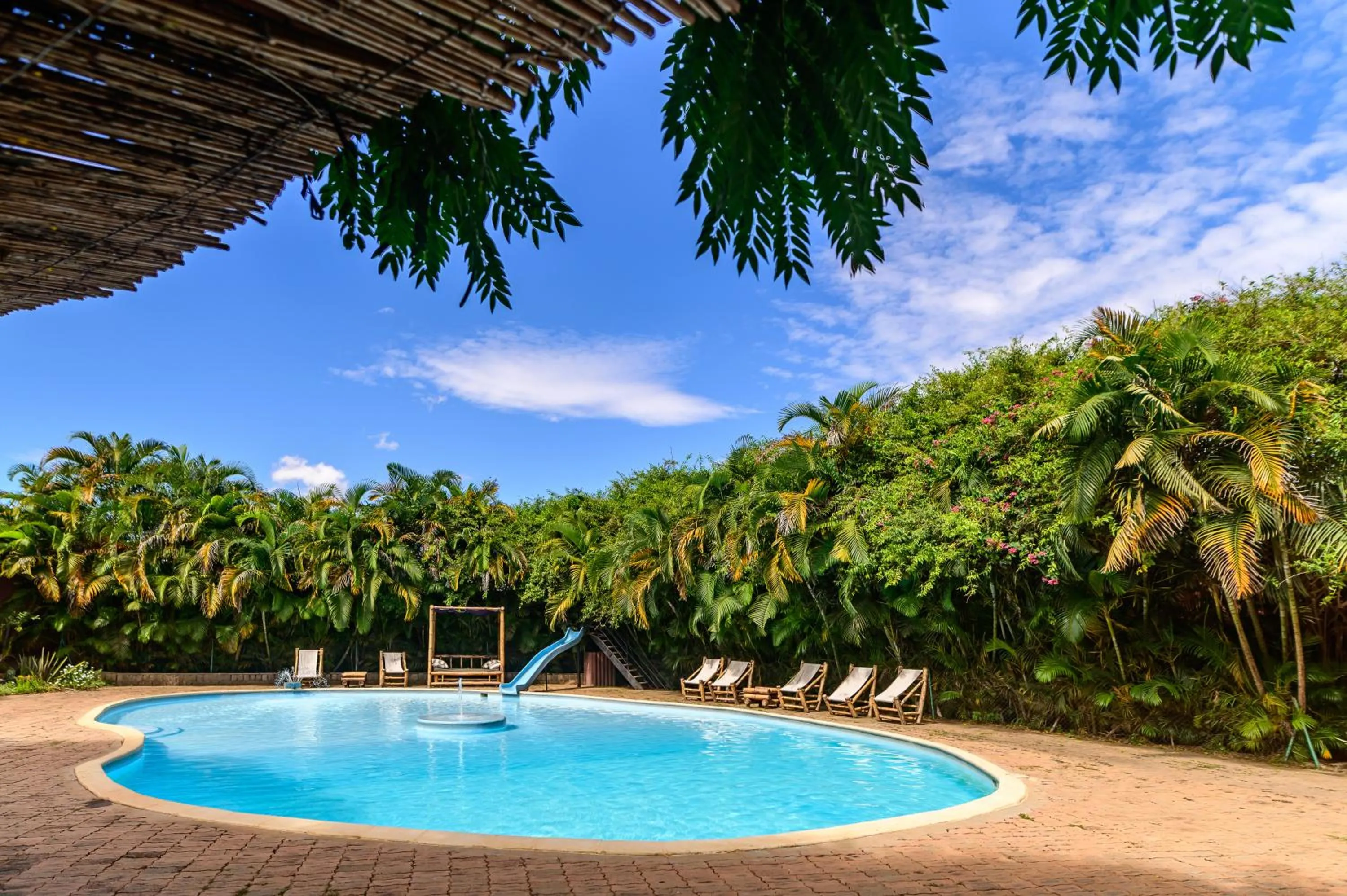 Swimming pool in Le Chat'o Park Hotel Ivato Airport NAVETTE GRATUITE H24