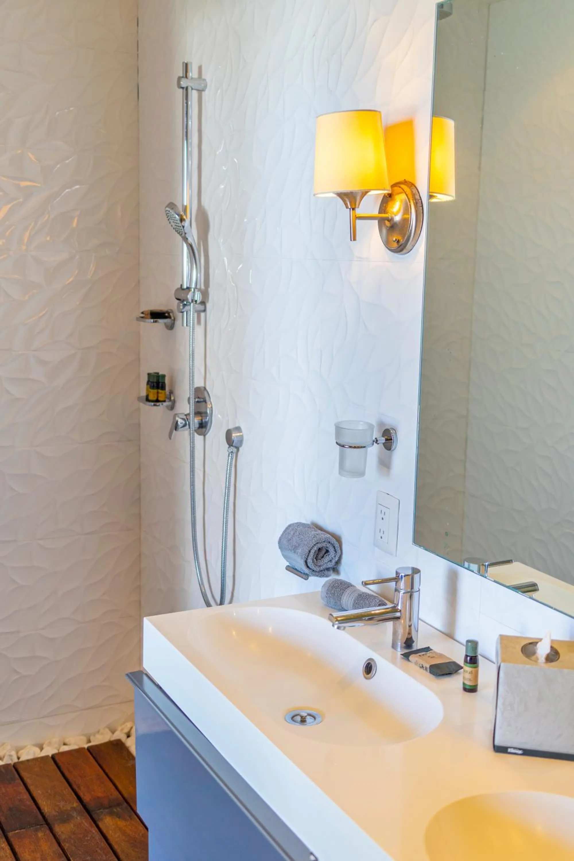 Suites at Sapphire Ocean Club