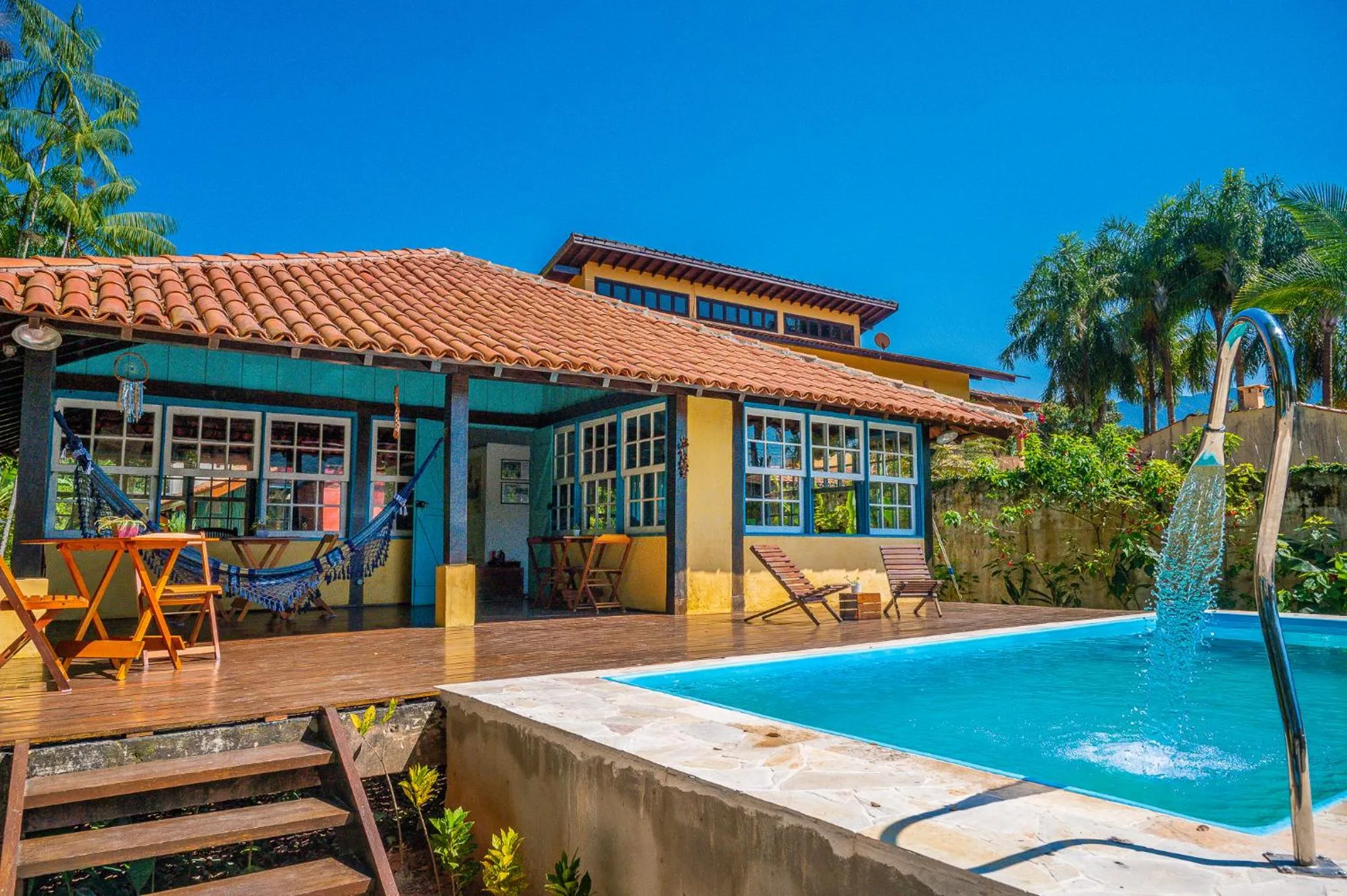 Swimming pool in Casa do Pescador Camburi