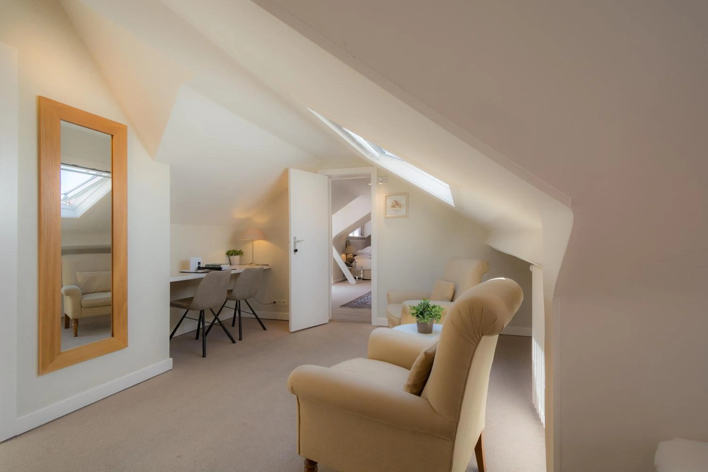 Seating area, Bed in Hotel Lugano
