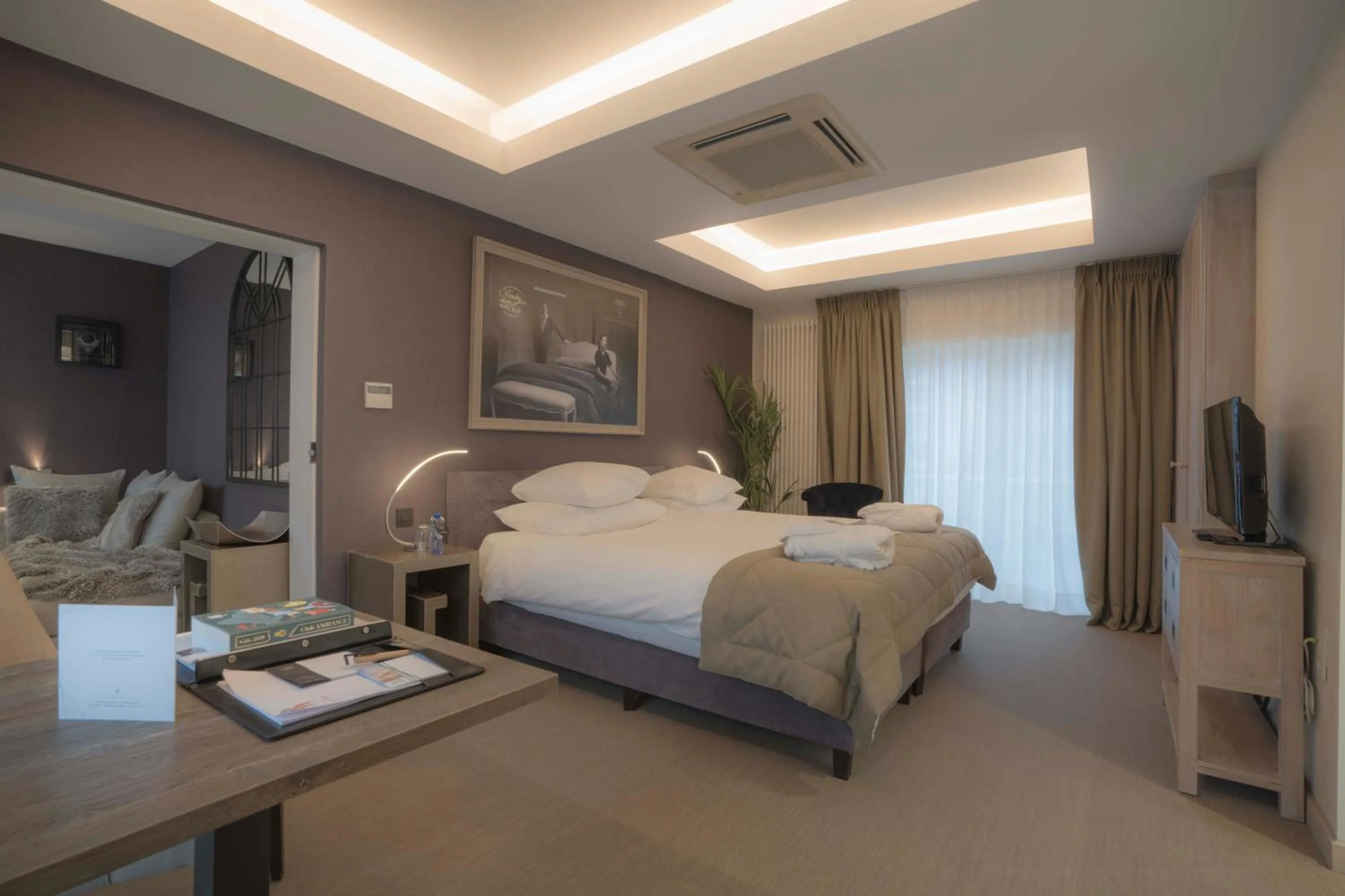 Bedroom, Bed in Hotel Lugano