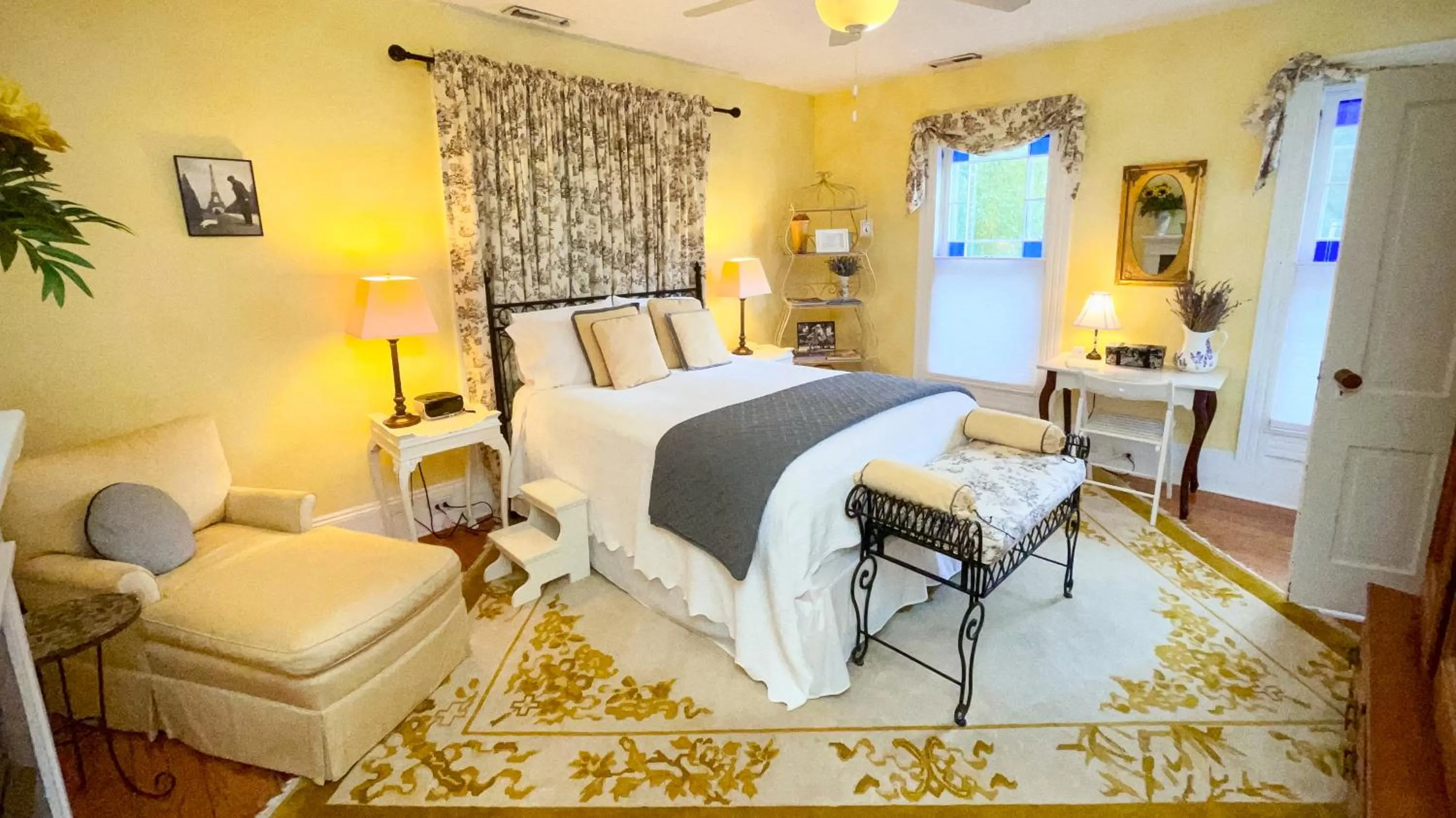 Bed in The Inn at Onancock