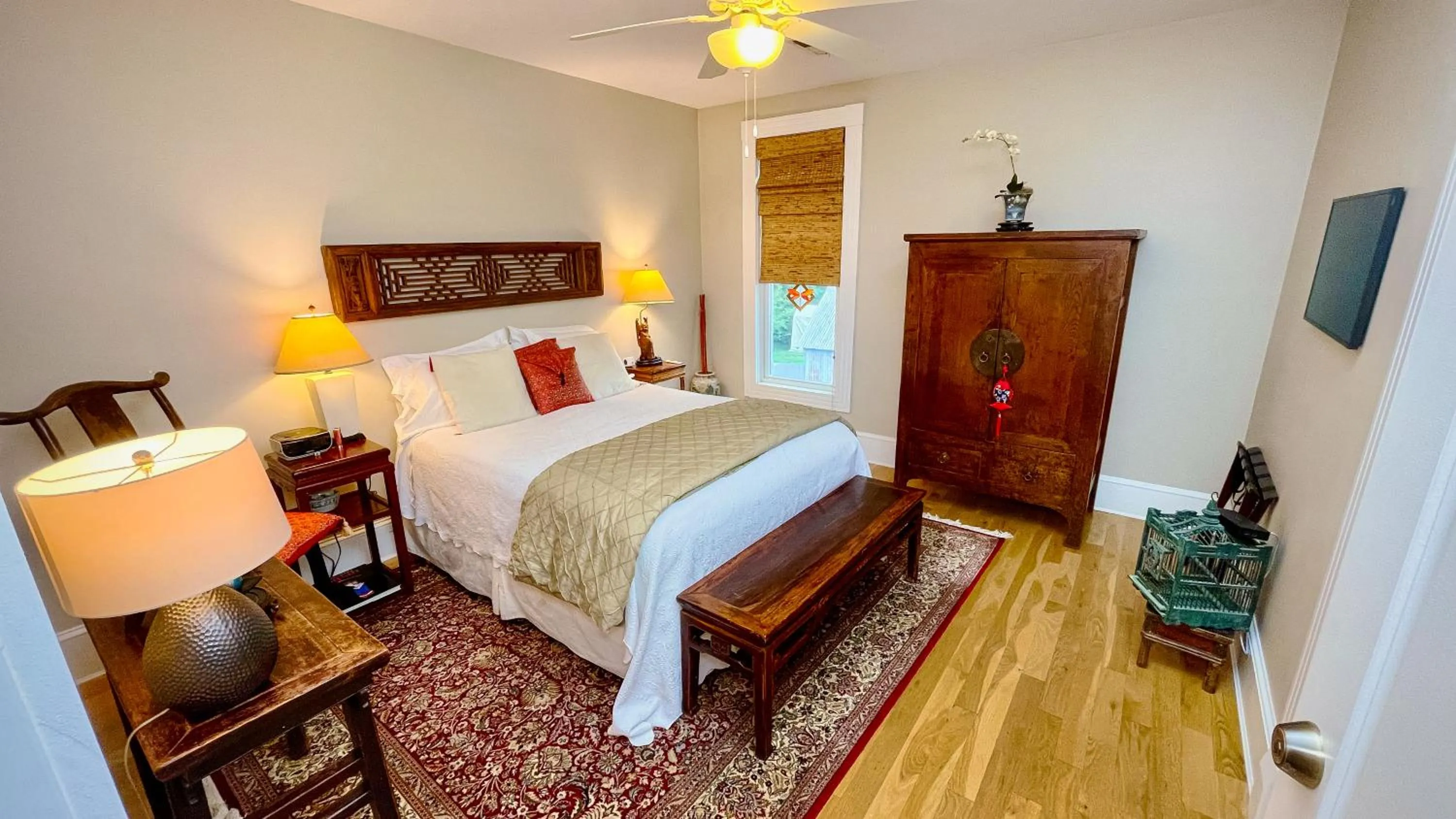 Communal lounge/ TV room, Bed in The Inn at Onancock