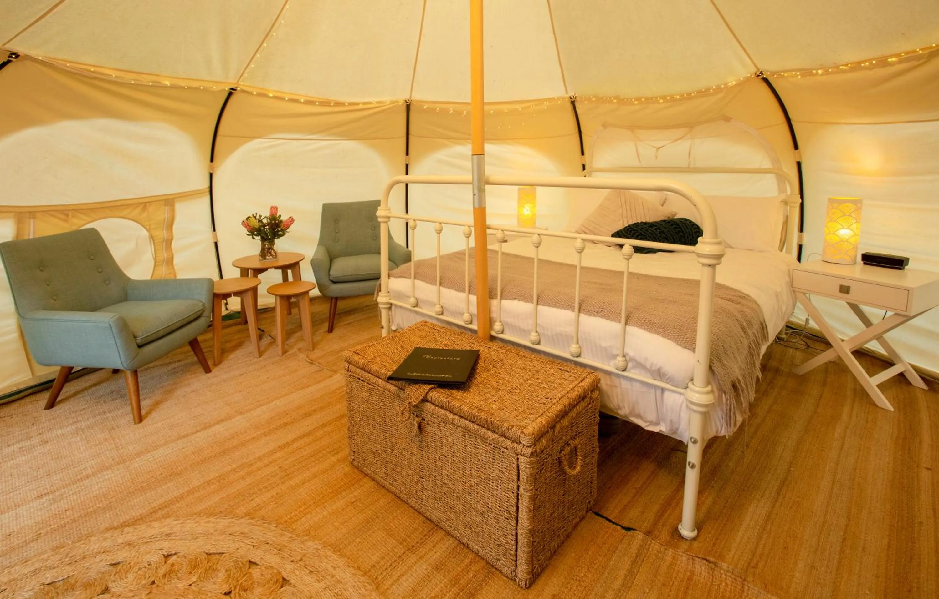 Living room, Bed in Daylesford Holiday Park