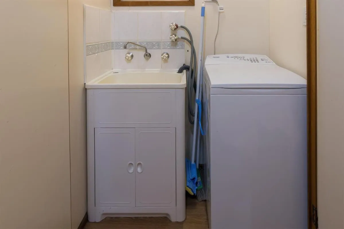 washing machine in Daylesford Holiday Park