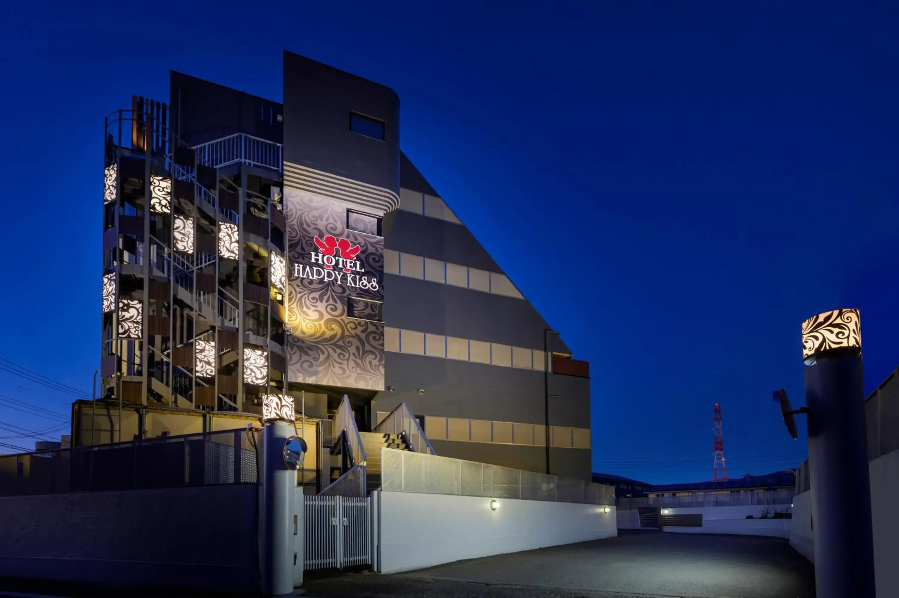 Happy Kiss (Adult Only) Happy Kiss (Adult Only)