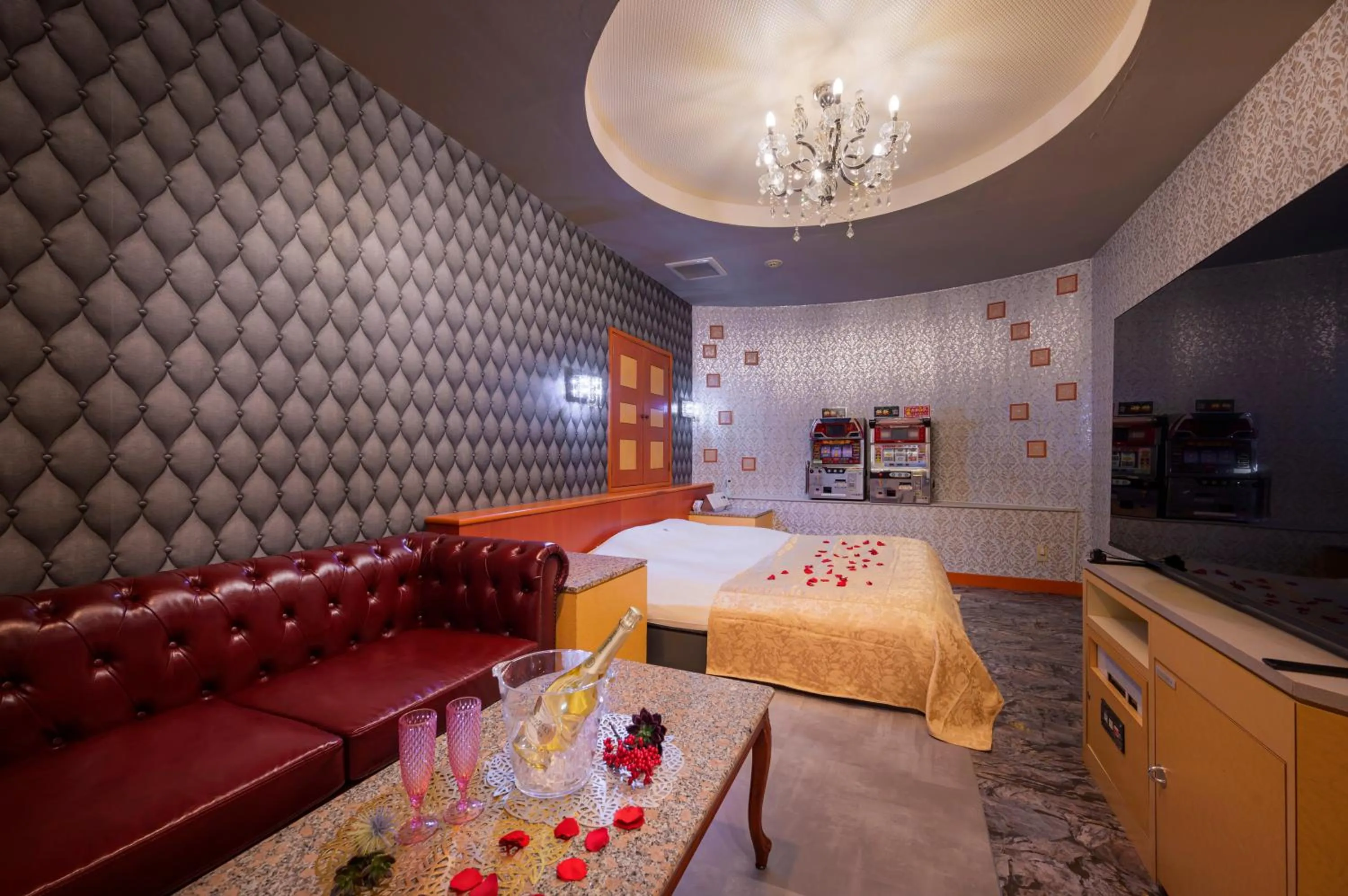 Bed in Happy Kiss (Adult Only)