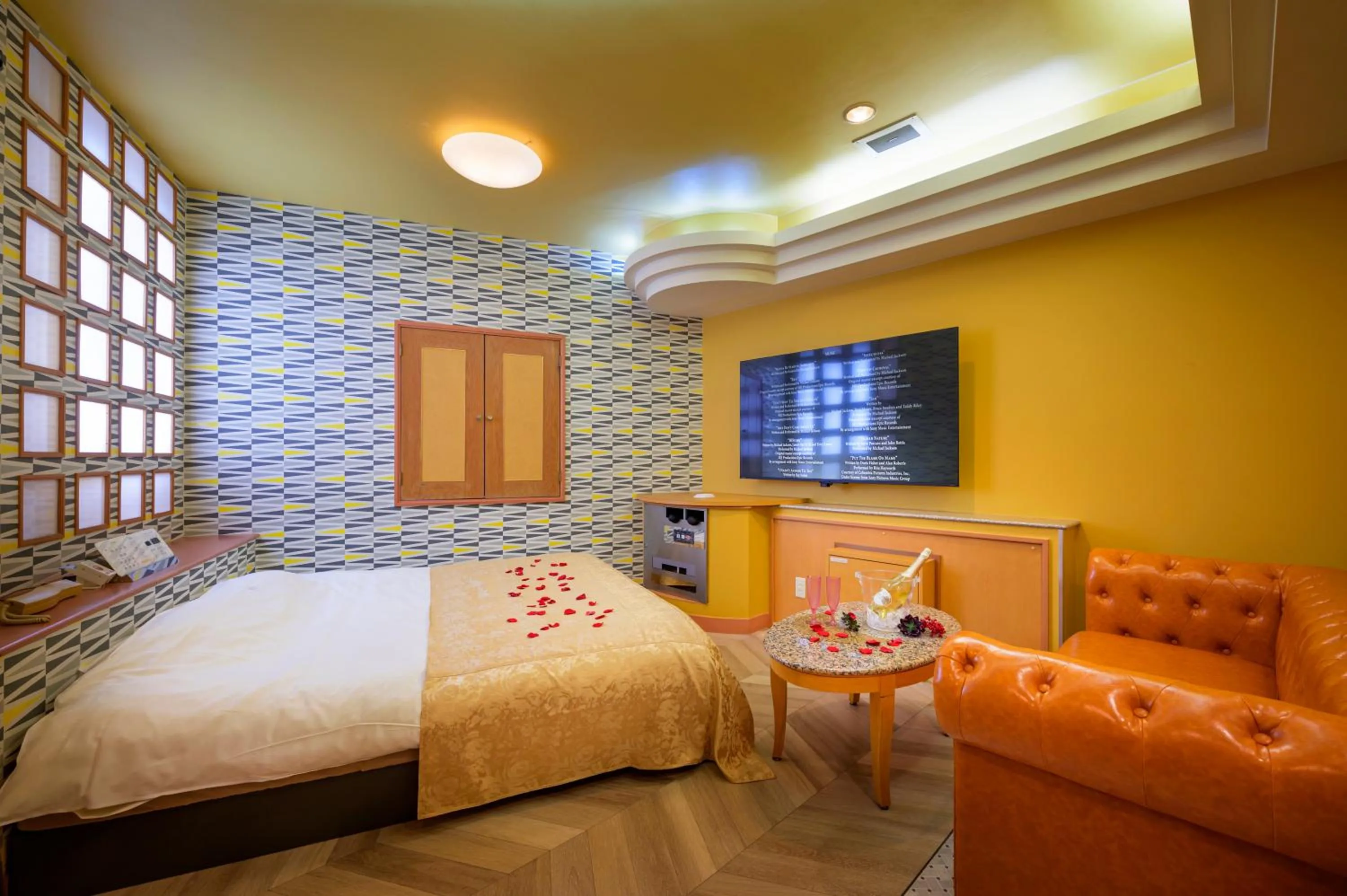 Bed in Happy Kiss (Adult Only)