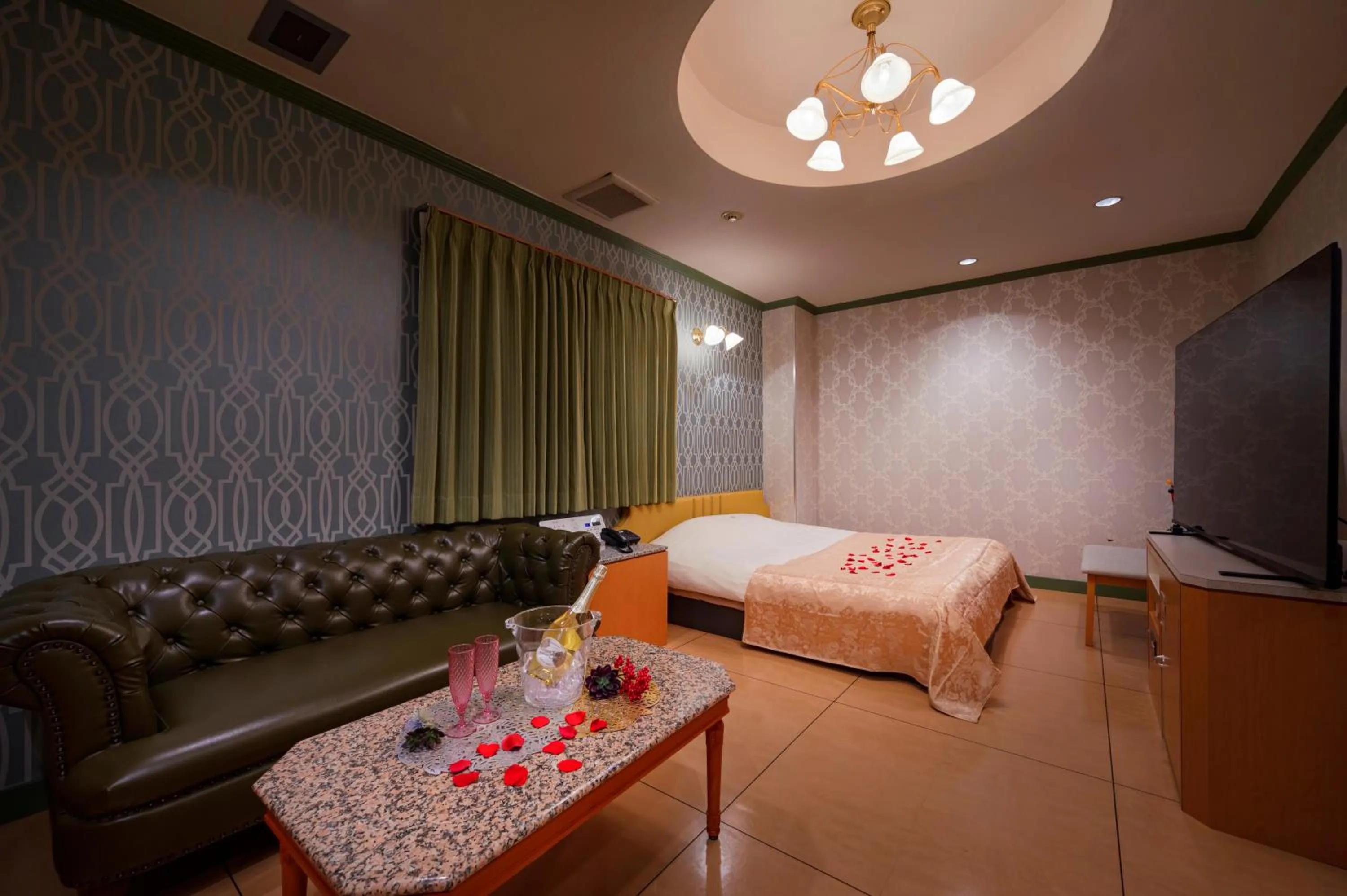 Bed in Happy Kiss (Adult Only)