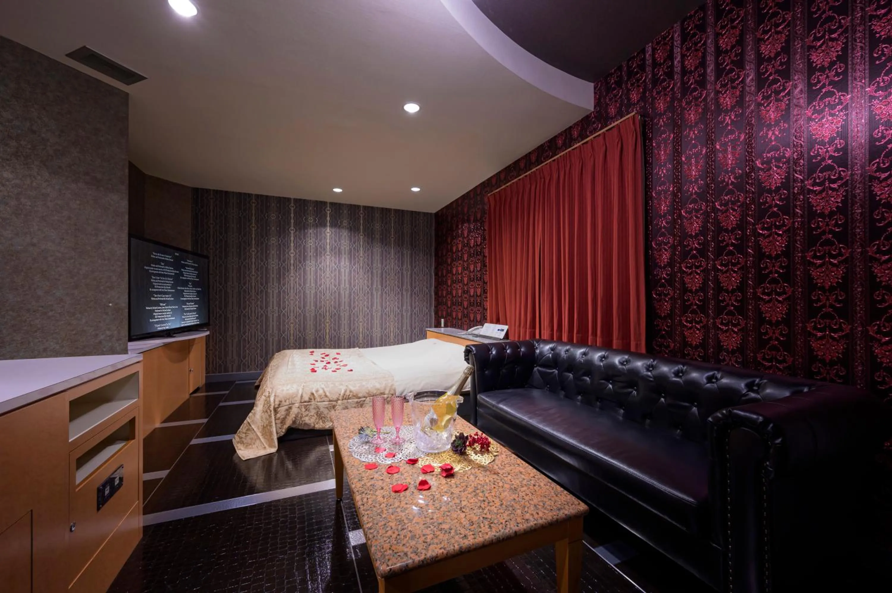 Happy Kiss (Adult Only)