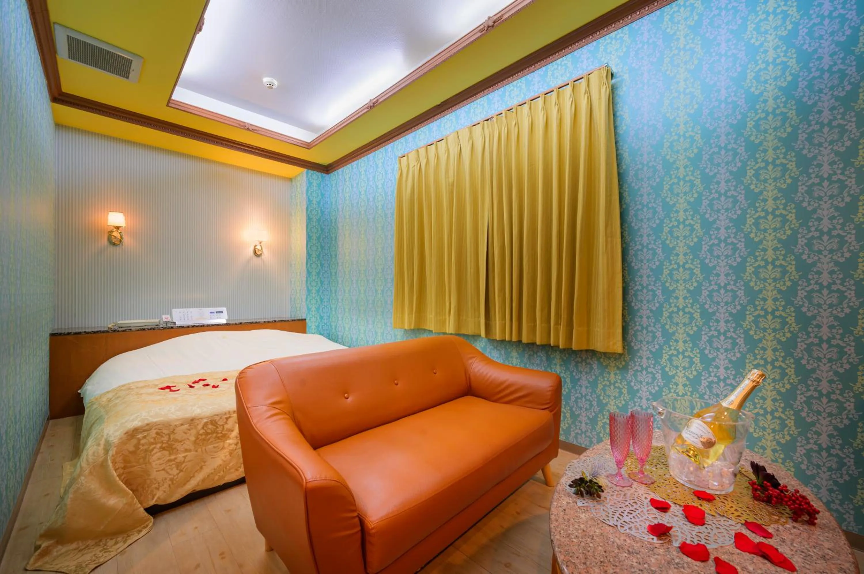 Bed in Happy Kiss (Adult Only)