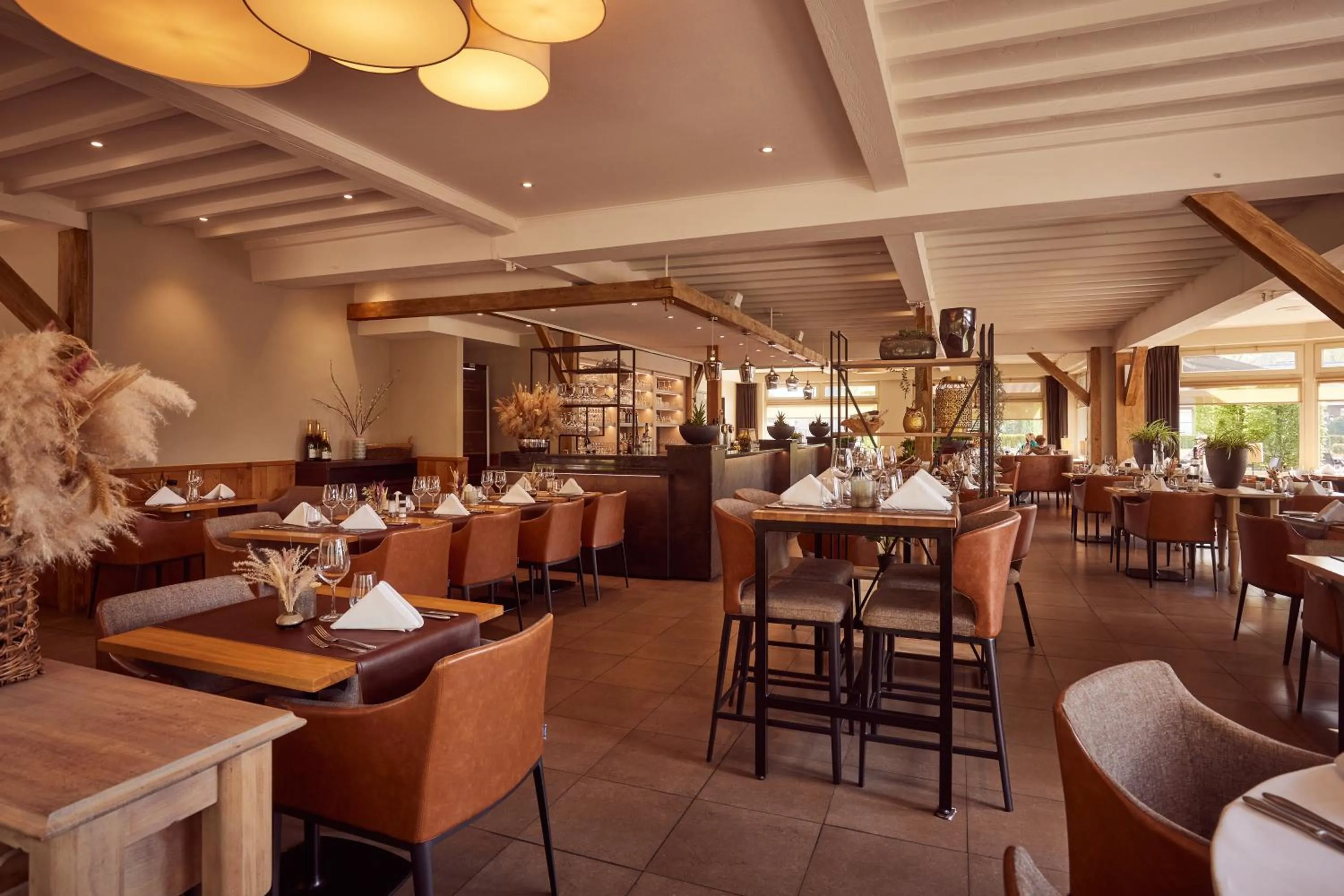 Restaurant/places to eat in Van der Valk Hotel Dennenhof