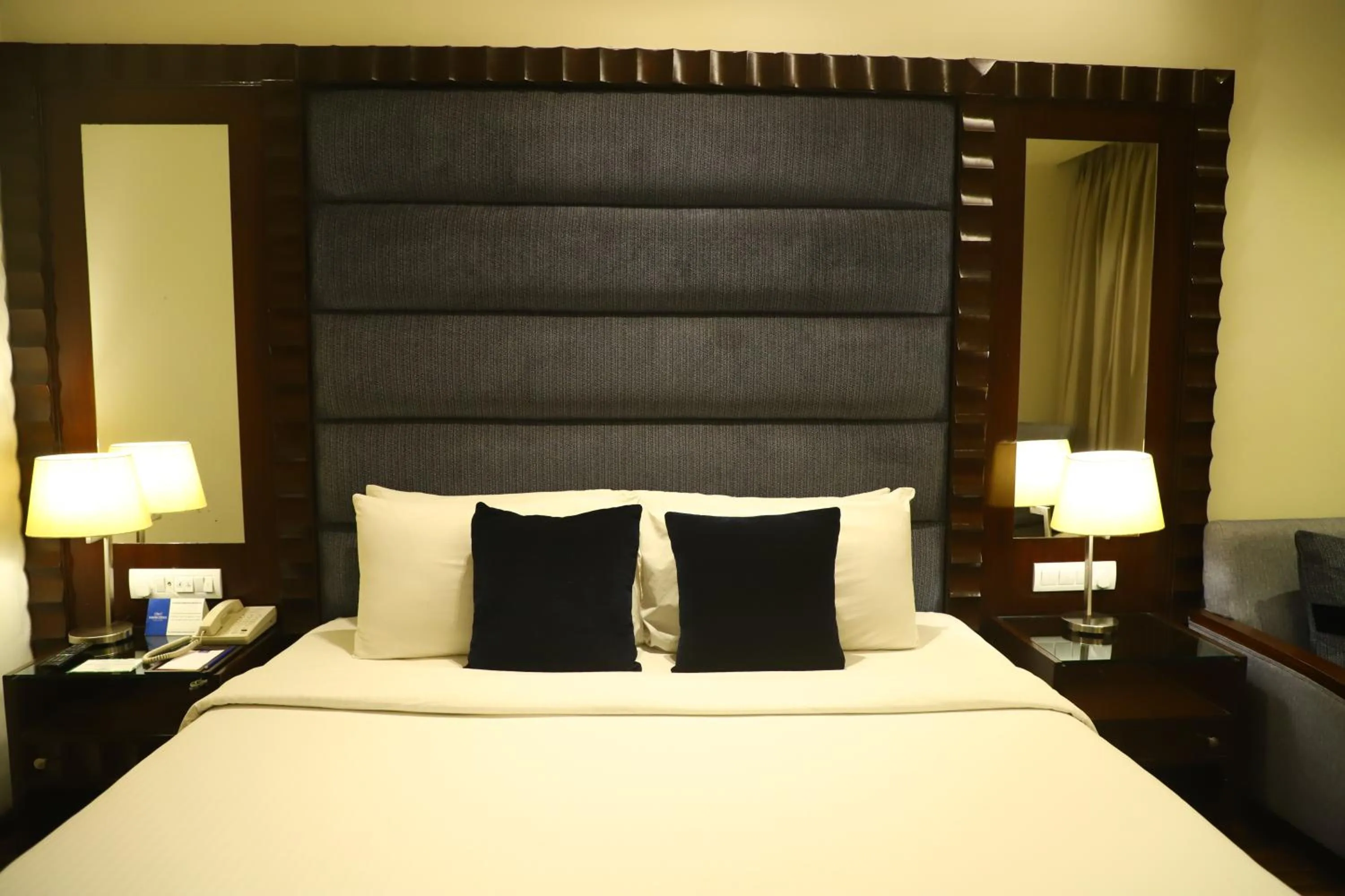 Bed in Deventure Sarovar Portico Kapashera, New Delhi