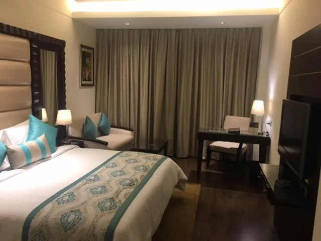 Bed in Deventure Sarovar Portico Kapashera, New Delhi