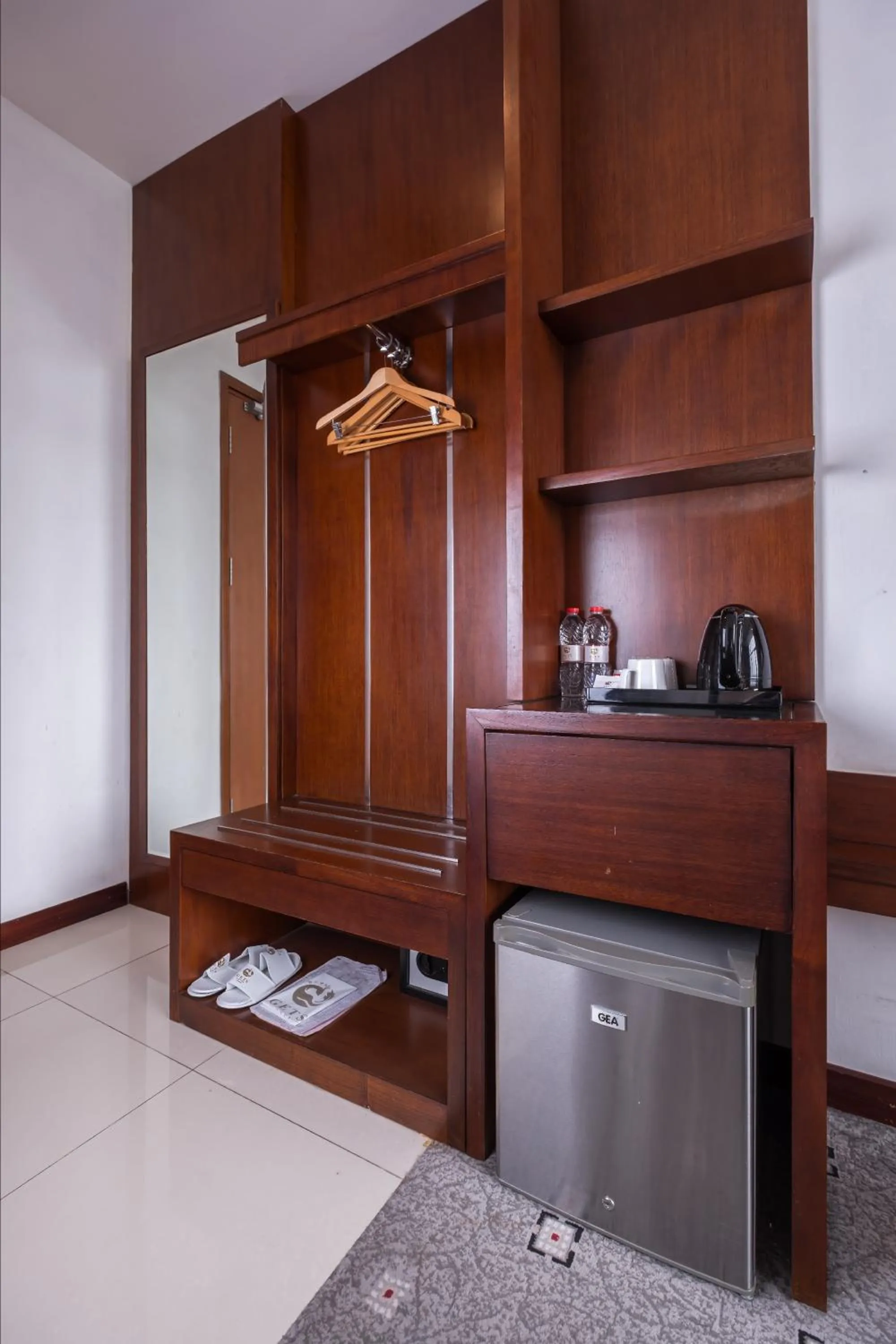 wardrobe in Gets Premiere Semarang