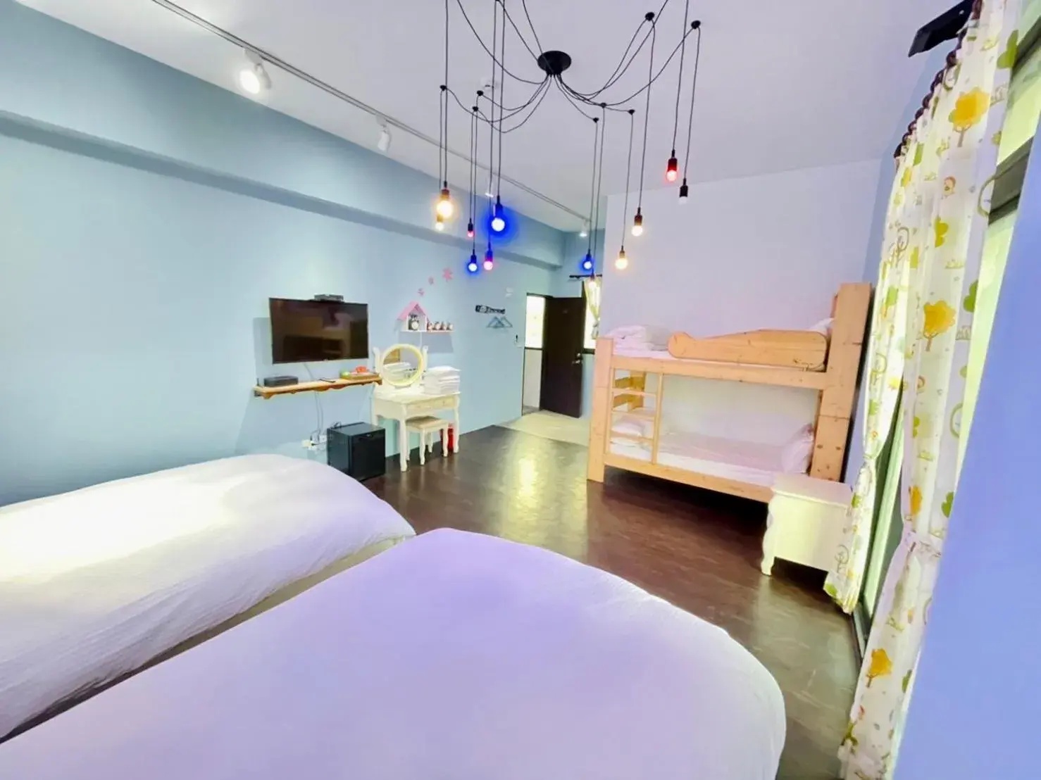 Quadruple Room with Sea View in Sea breeze Inn Quadruple Room with Sea View in Sea breeze Inn