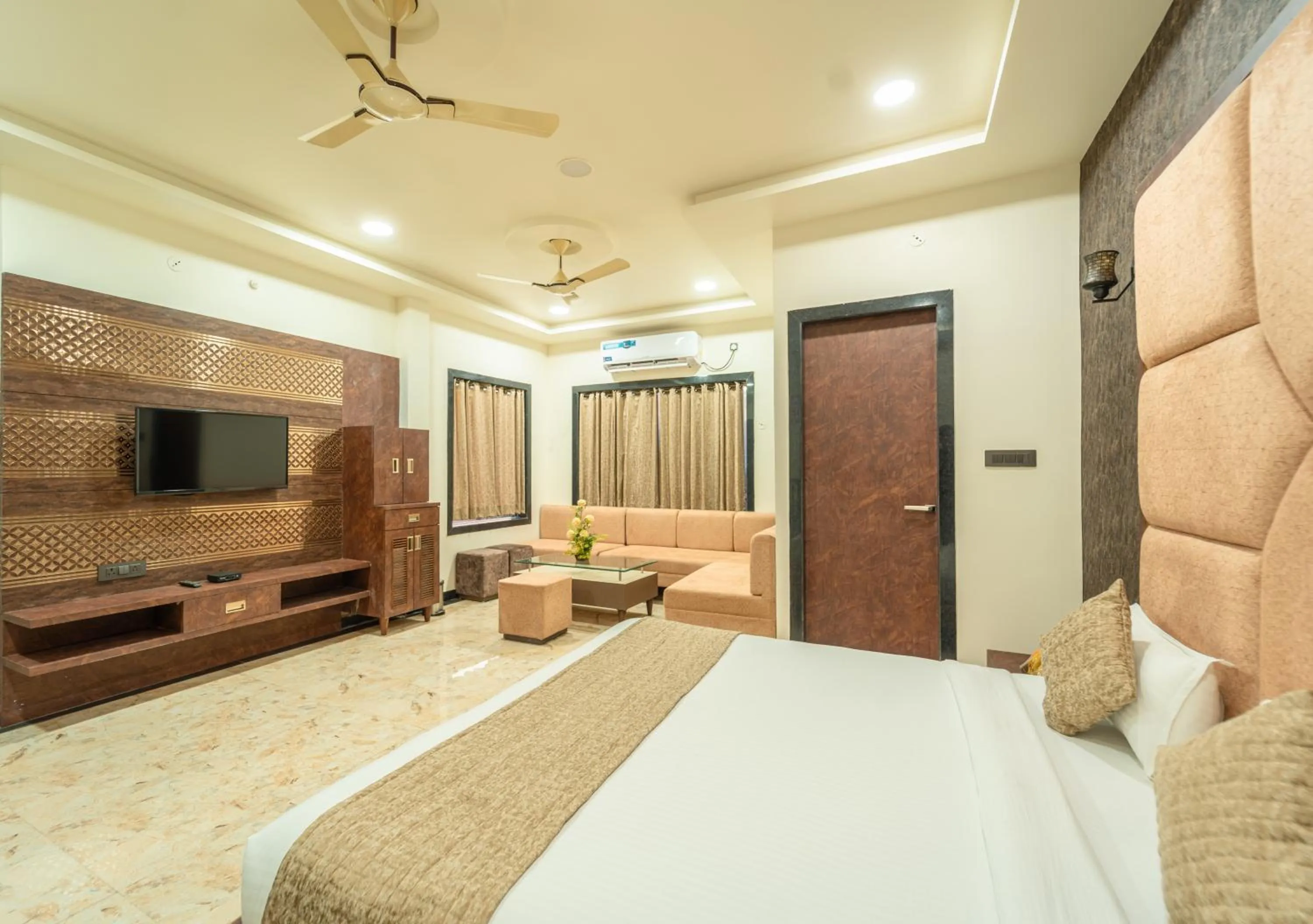 Bedroom, Bed in Hotel Royal Palace