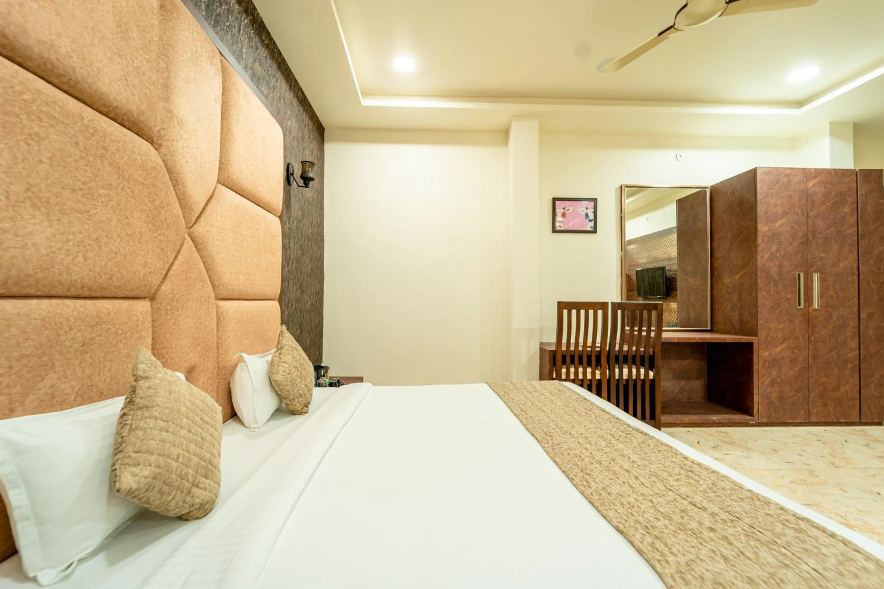 Bedroom, Bed in Hotel Royal Palace