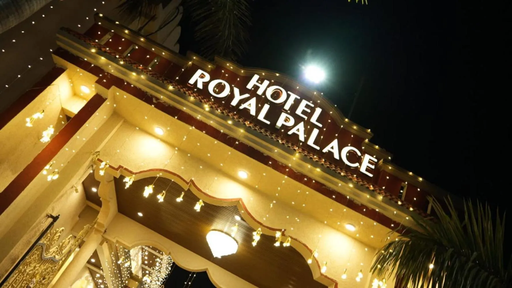 Facade/entrance in Hotel Royal Palace