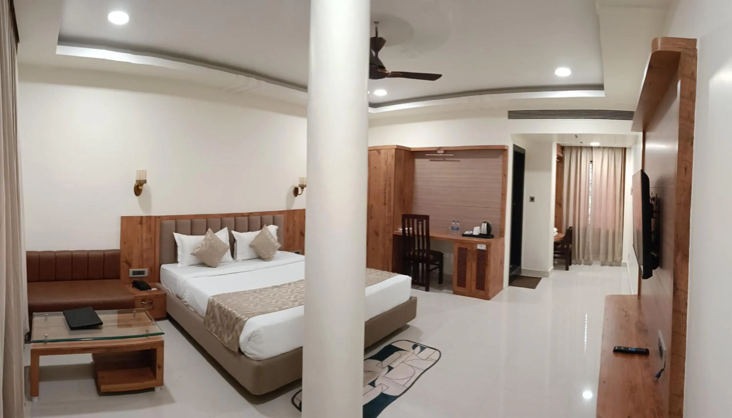 Bedroom, Bed in Hotel Royal Palace