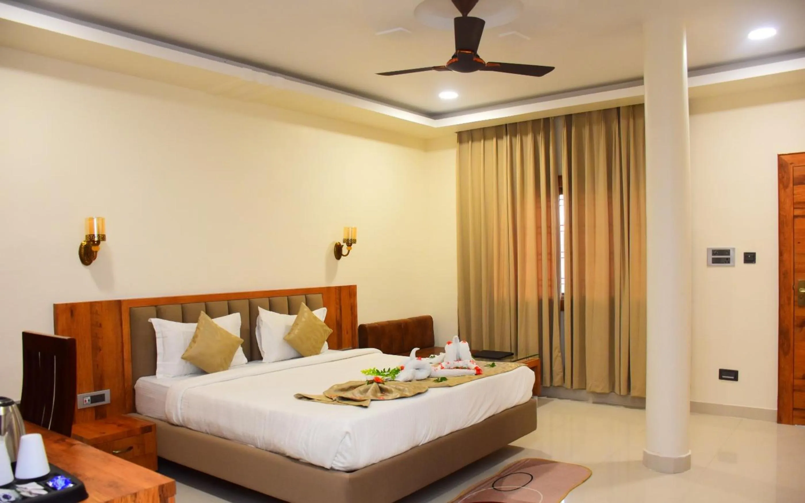 Bedroom, Bed in Hotel Royal Palace