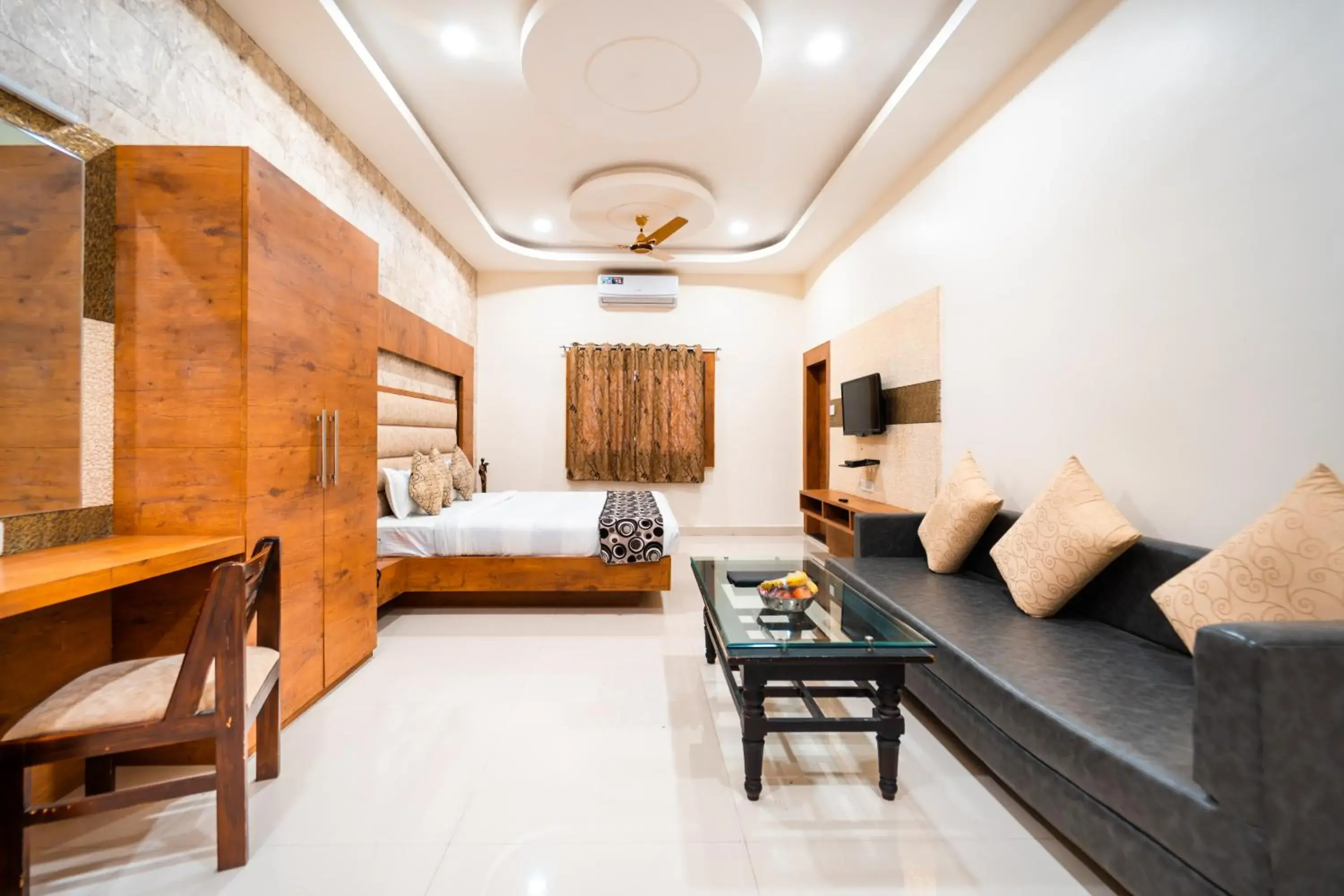 Family Suite - single occupancy in Hotel Royal Palace Family Suite - single occupancy in Hotel Royal Palace
