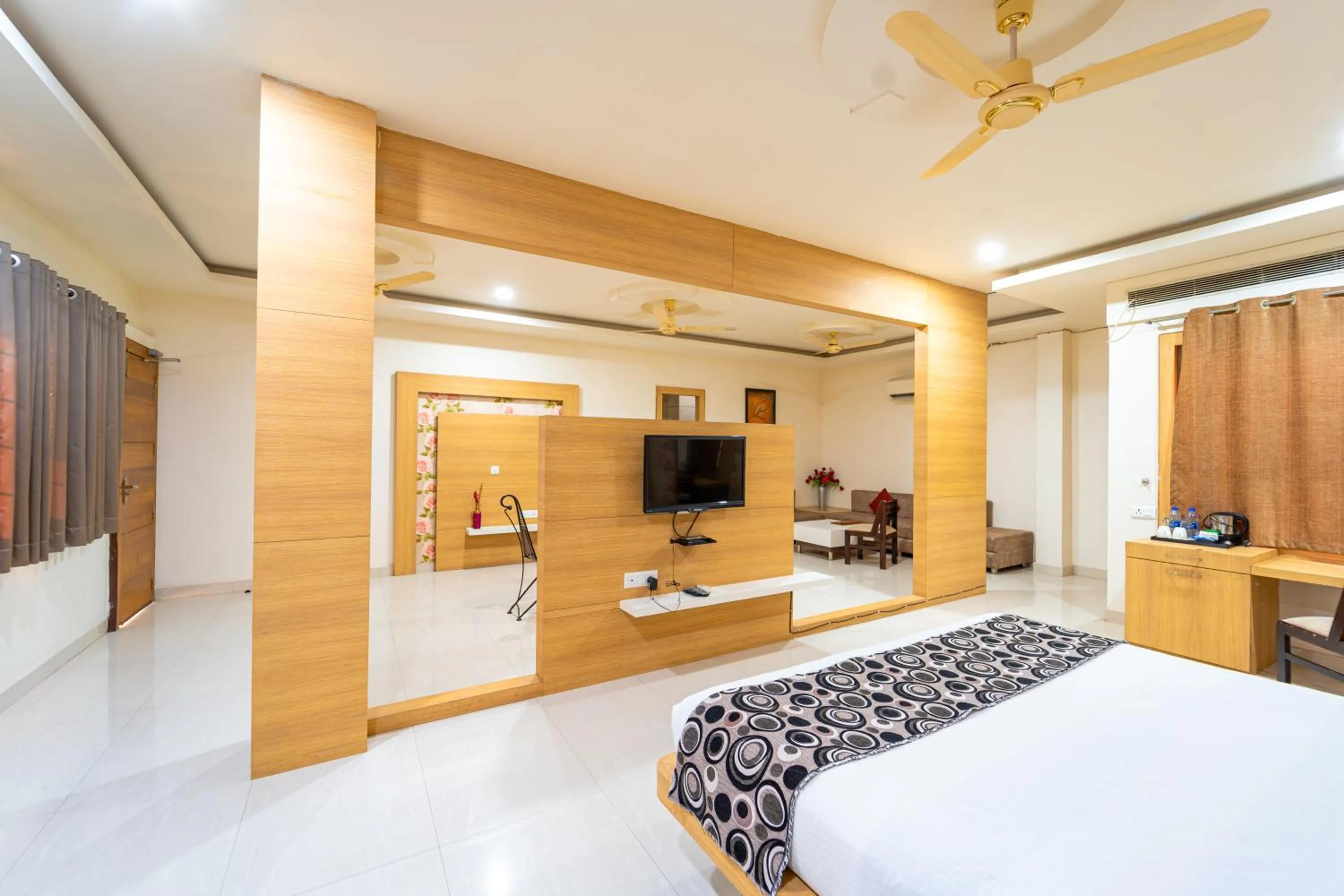 Bedroom, Bed in Hotel Royal Palace