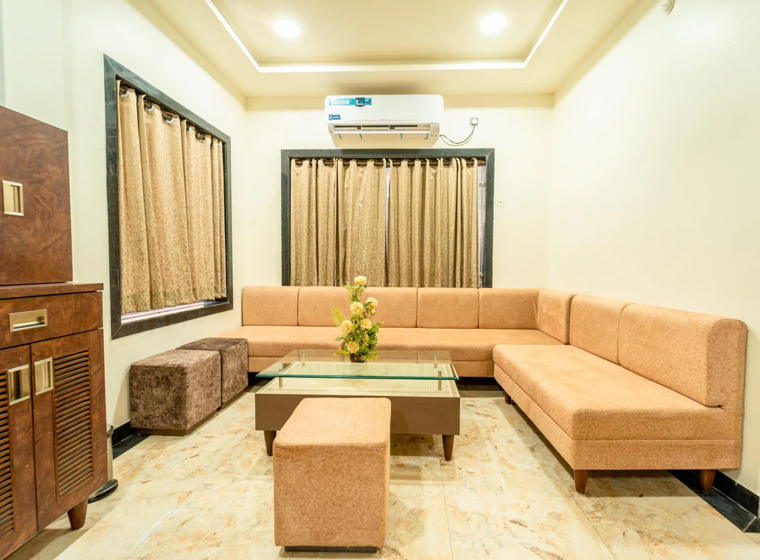 Bedroom in Hotel Royal Palace