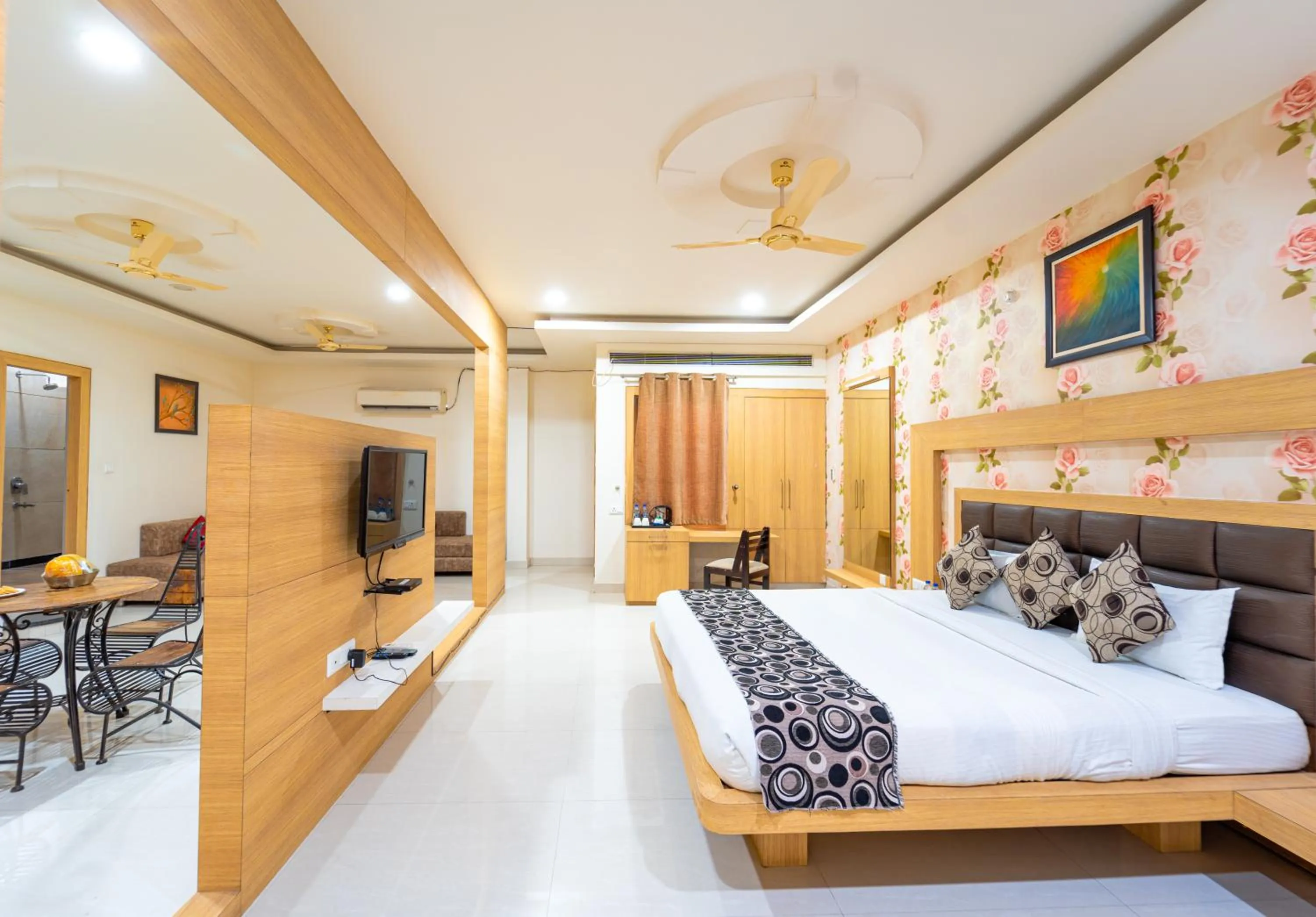 Bedroom, Bed in Hotel Royal Palace