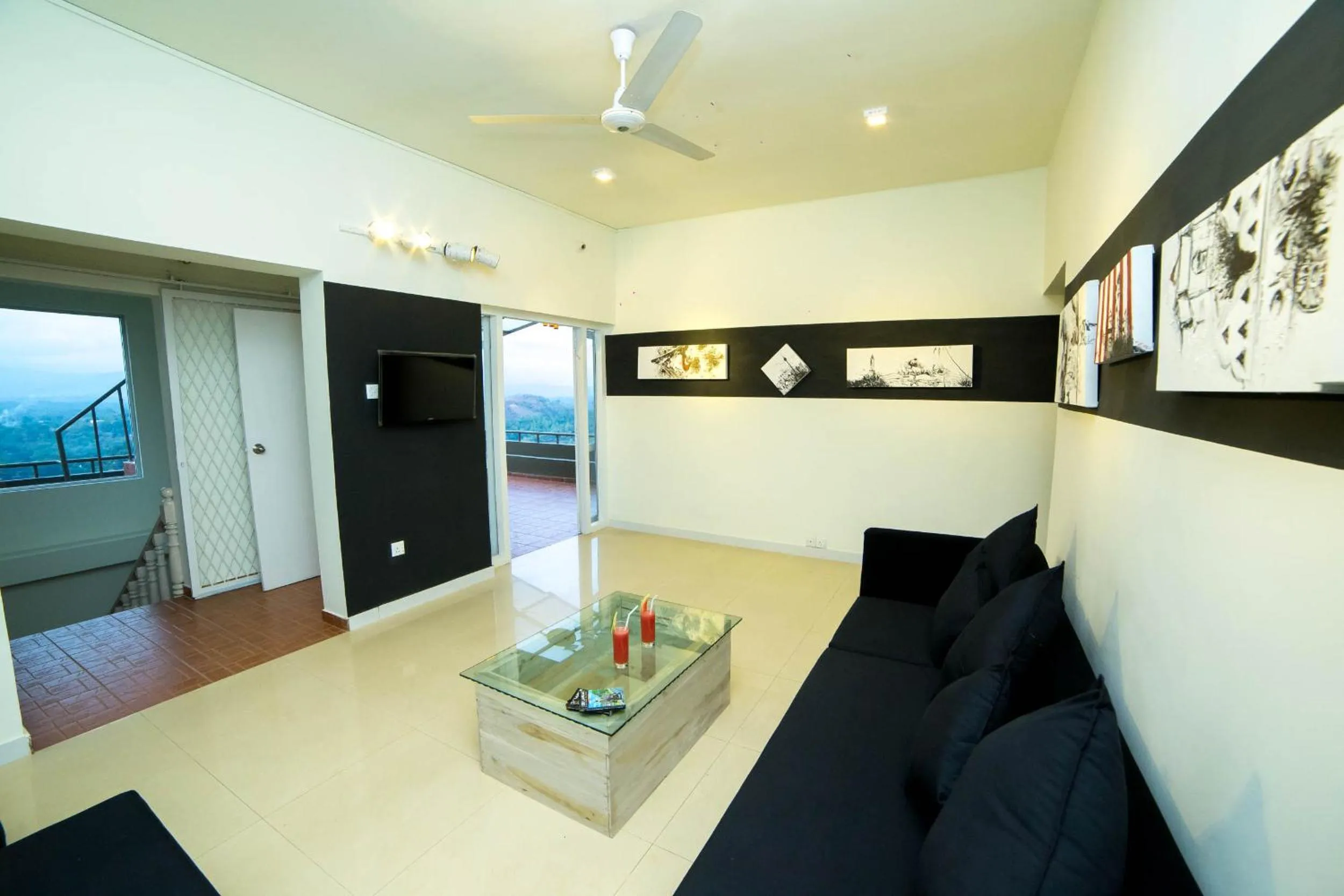 Communal lounge/ TV room in Range Kandy