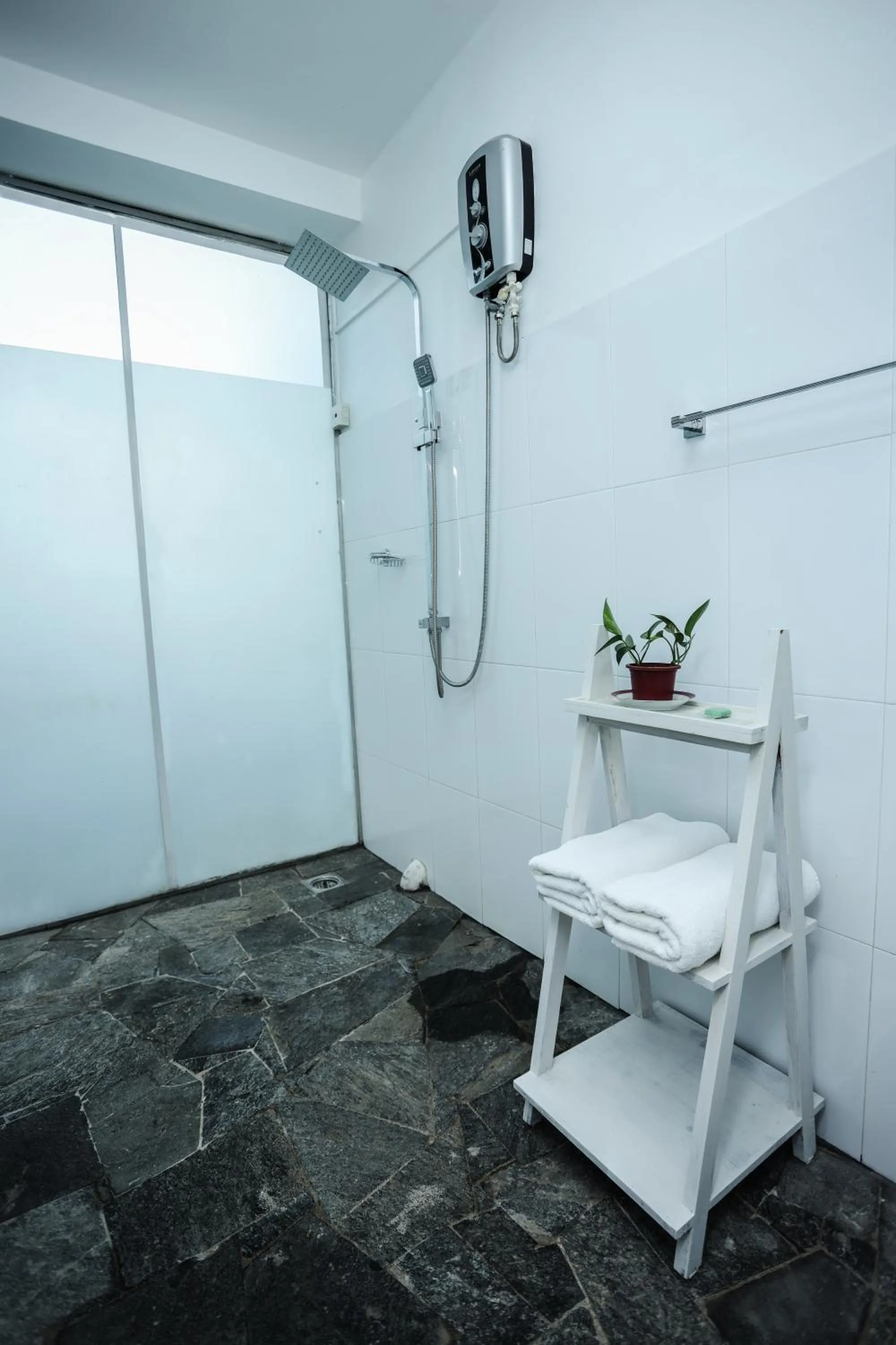 Shower in Range Kandy