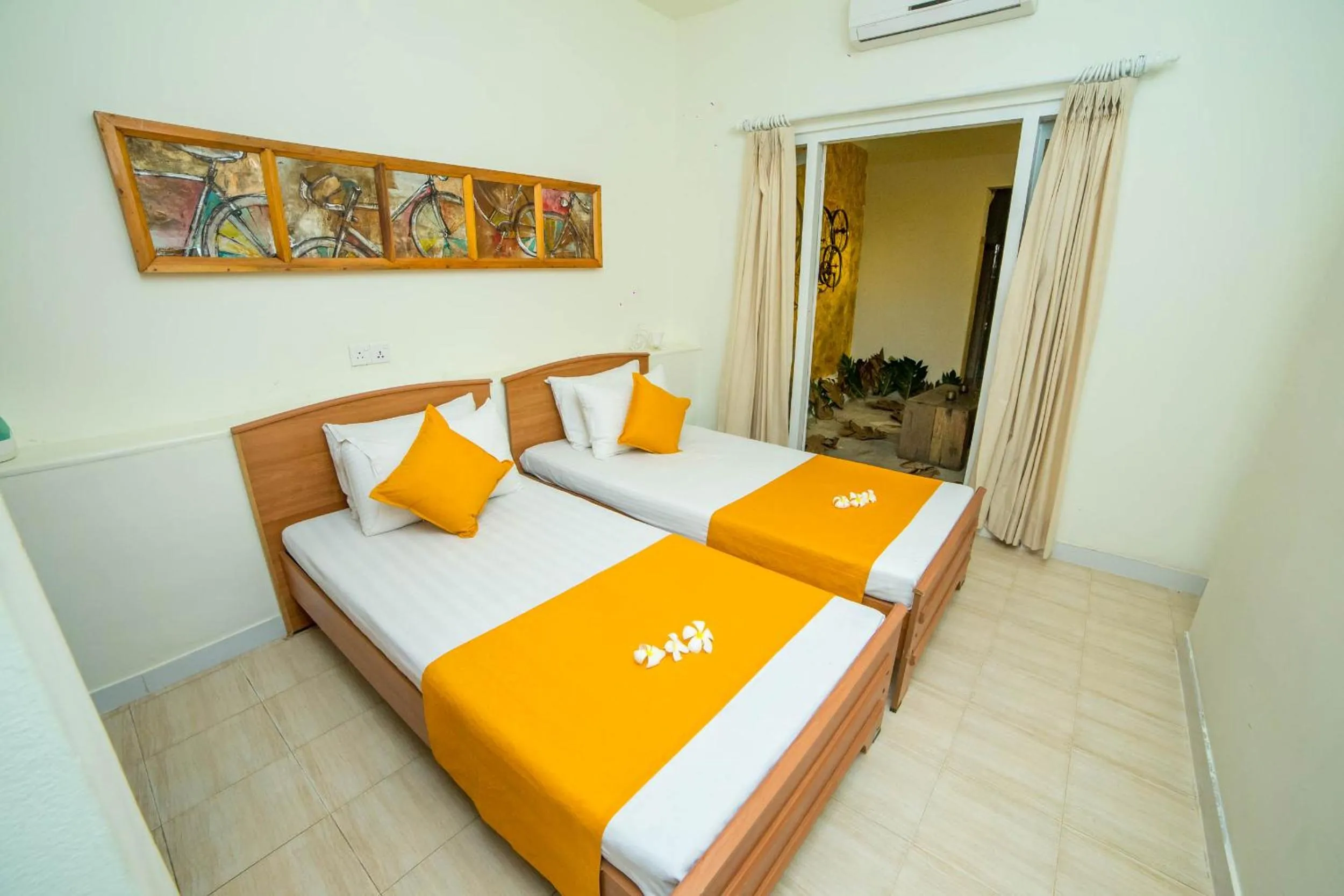 Seating area, Bed in Range Kandy