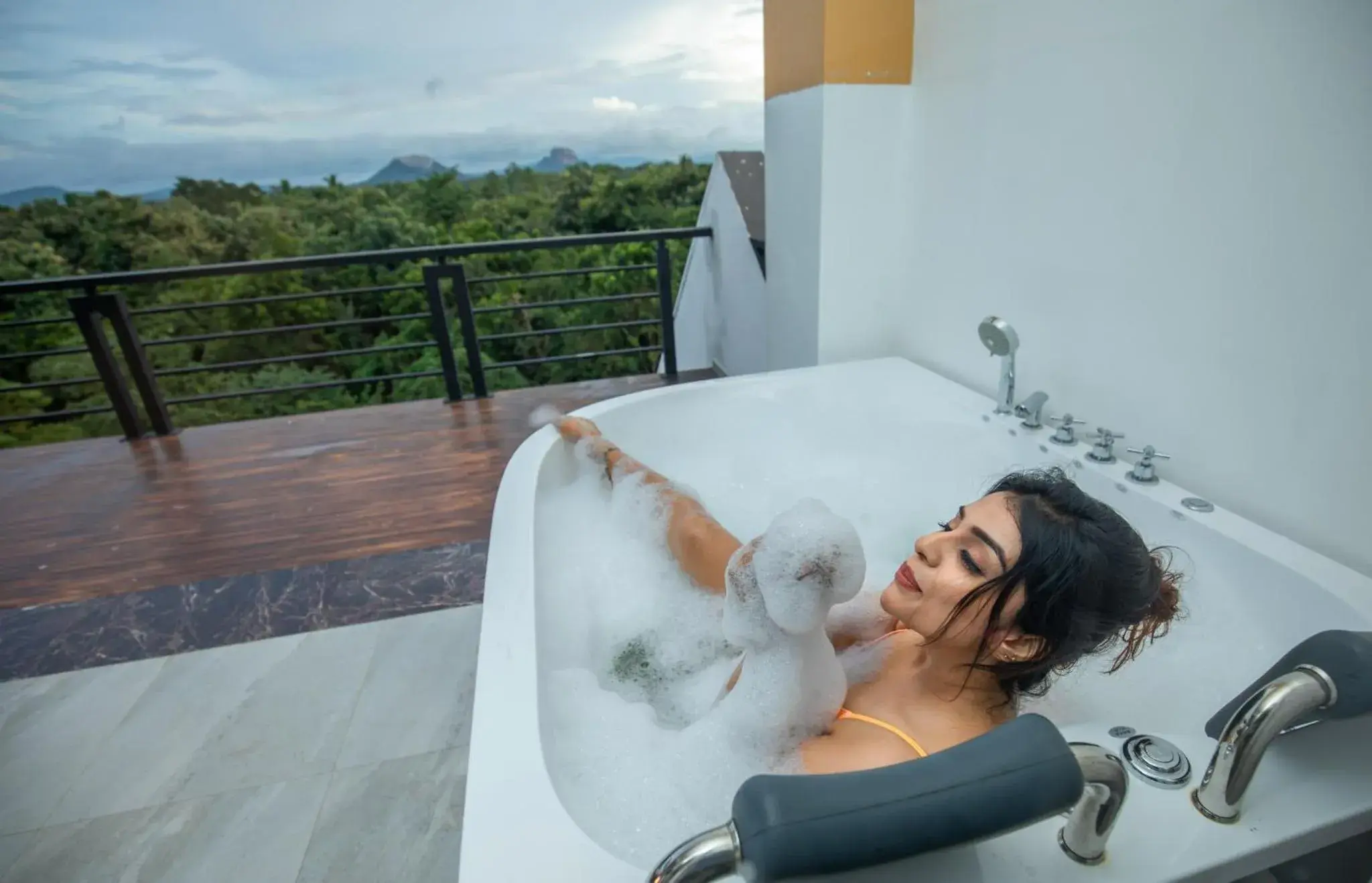 Queen Suite with Spa Bath in Cassandra Culture Resort Queen Suite with Spa Bath in Cassandra Culture Resort