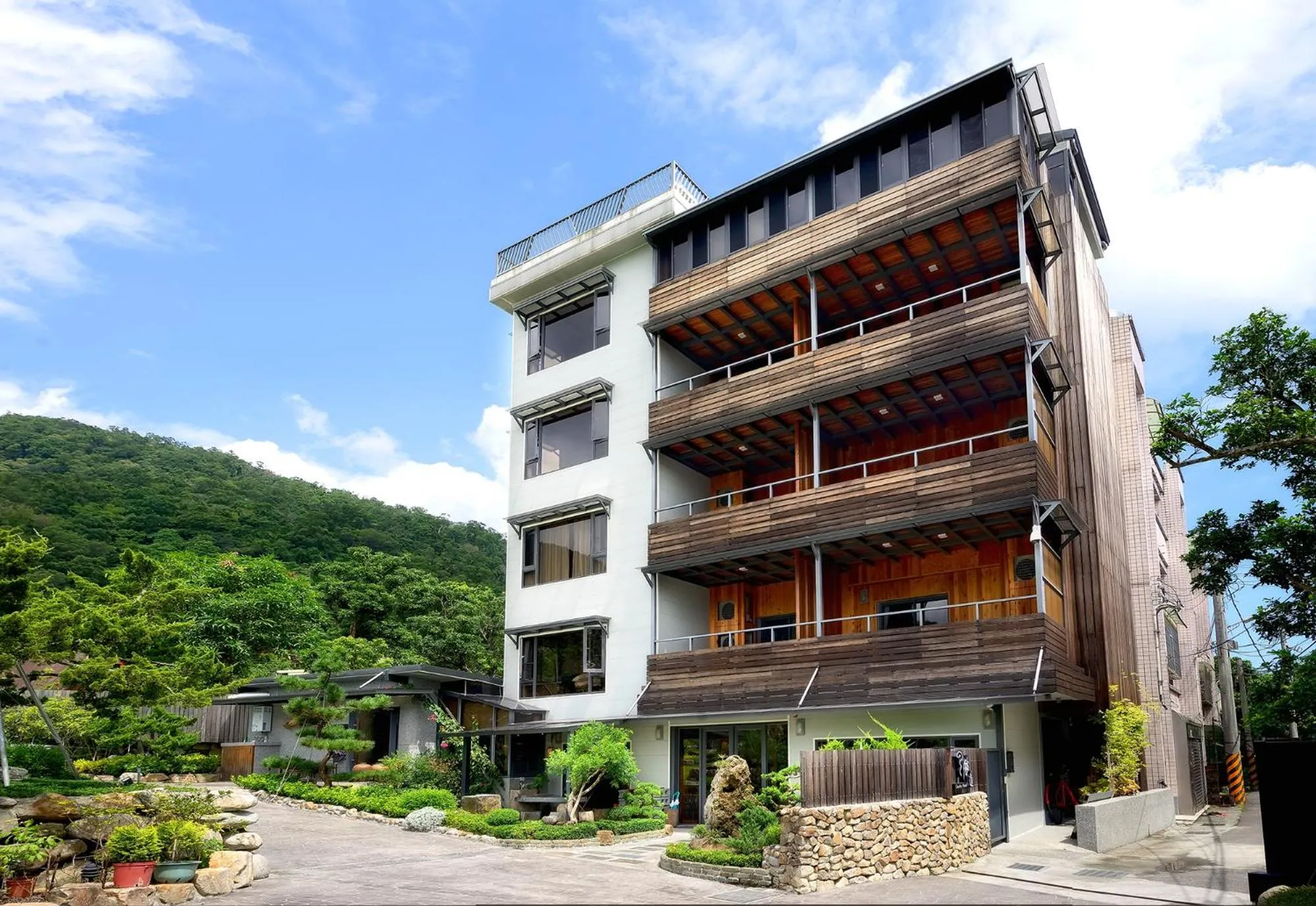 Property building in 鄉道茶屋 Country Road B&B