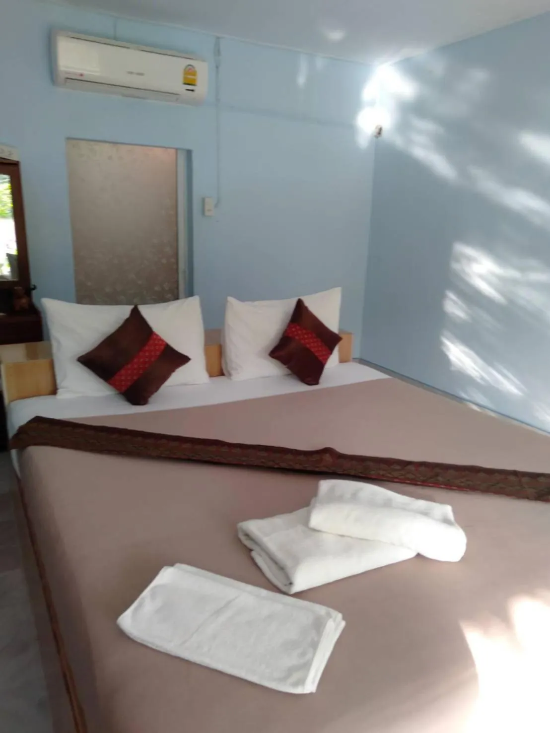 Breakfast, Bed in Phusam Big Resort