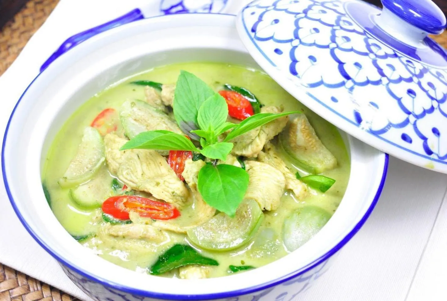 Food and drinks in Phusam Big Resort