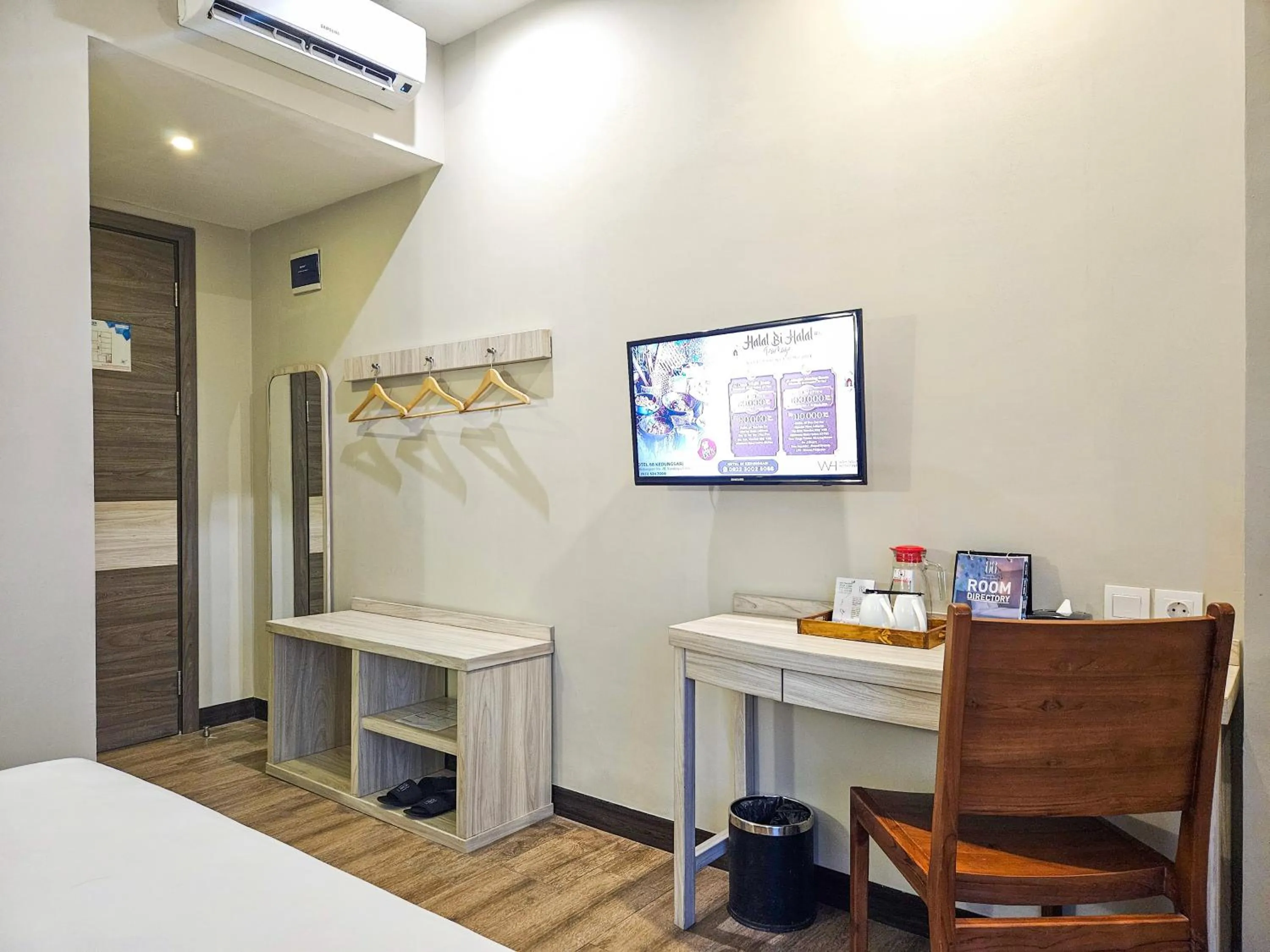 room service, Bed in Hotel 88 Kedungsari - Kedungdoro By WH