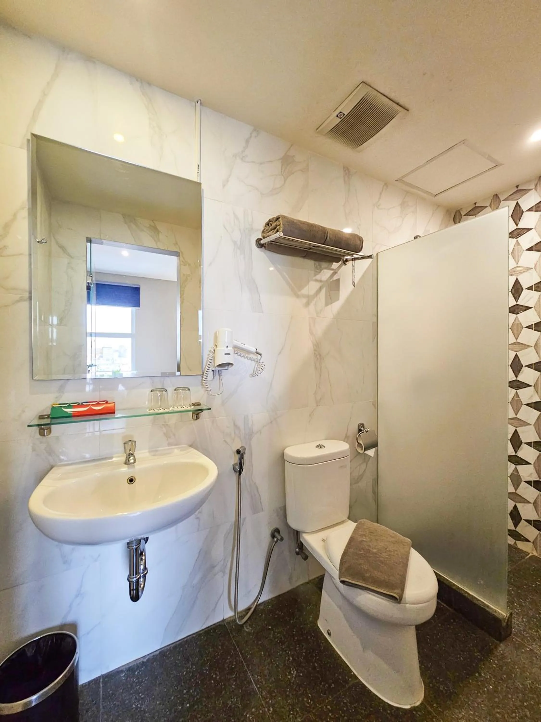 Toilet in Hotel 88 Kedungsari - Kedungdoro By WH