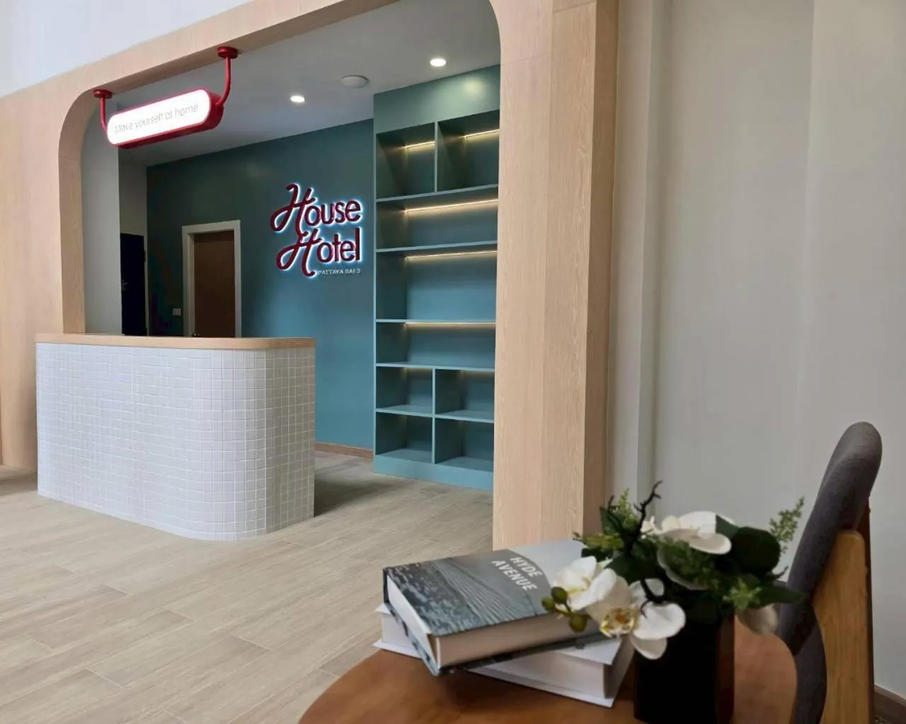 Lobby or reception in HOUSE HOTEL Central Pattaya