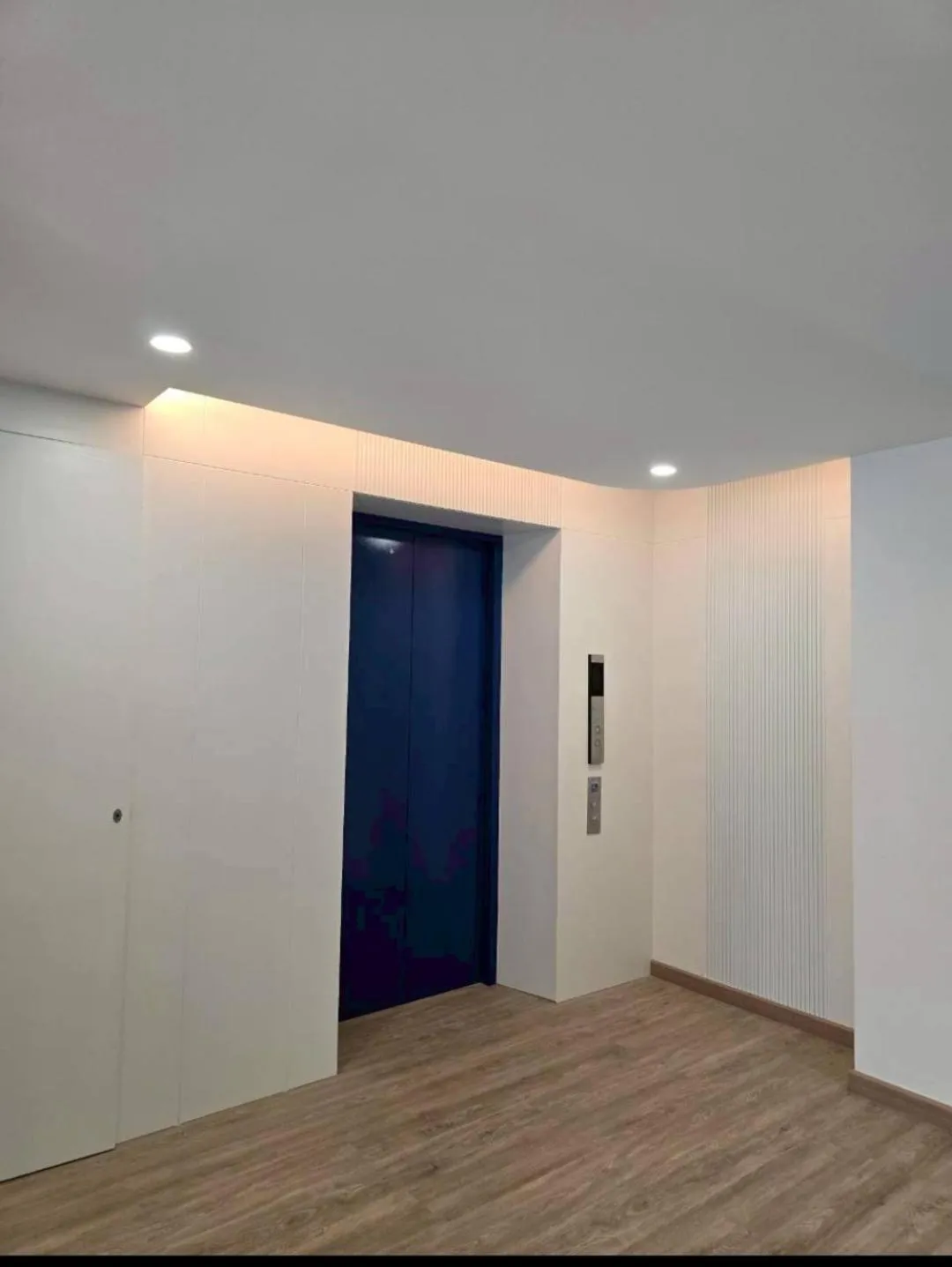 elevator in HOUSE HOTEL Central Pattaya