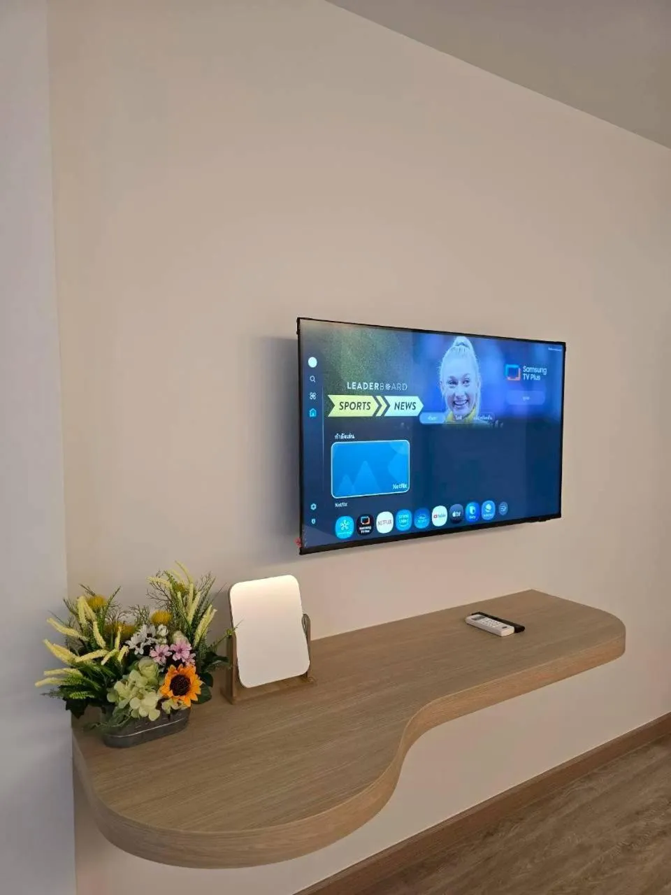 TV and multimedia in HOUSE HOTEL Central Pattaya