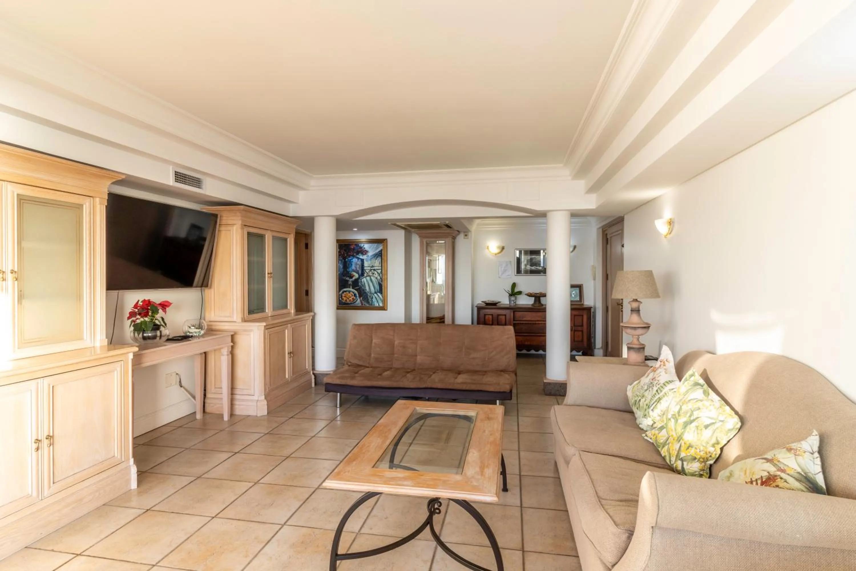 TV and multimedia in Beachfront Seaview