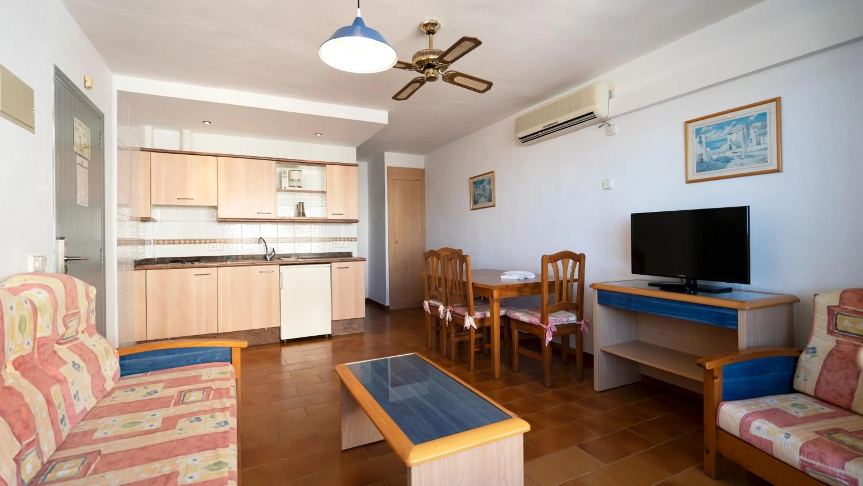 TV and multimedia in Apartamentos Portu Saler